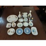 Tray lot of assorted porcelain to include Royal Crown Derby posies dishes and plate, Wedgwood
