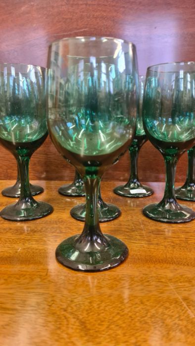 Set of 8 smoked green wine glasses and 5 pink glasses. - Image 3 of 4