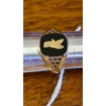 9ct gold gentleman's signet ring with mounted Eagle, UK size R.