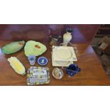 Tray lot of 1930's and other crockery to include Royal Winton basket, Carlton leafwares, Grimwades