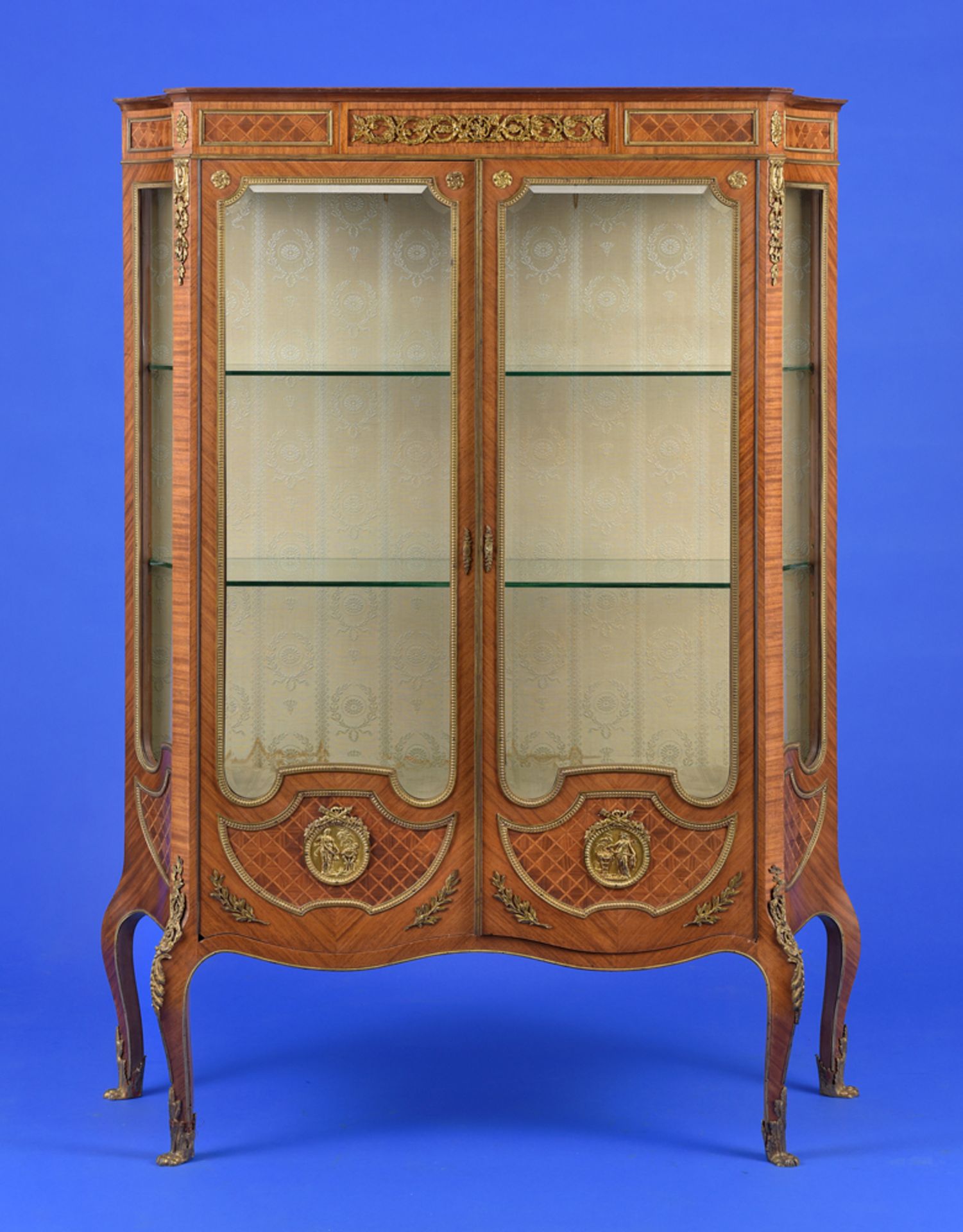 Vitrine im Louis XVI-Stil Um 1900