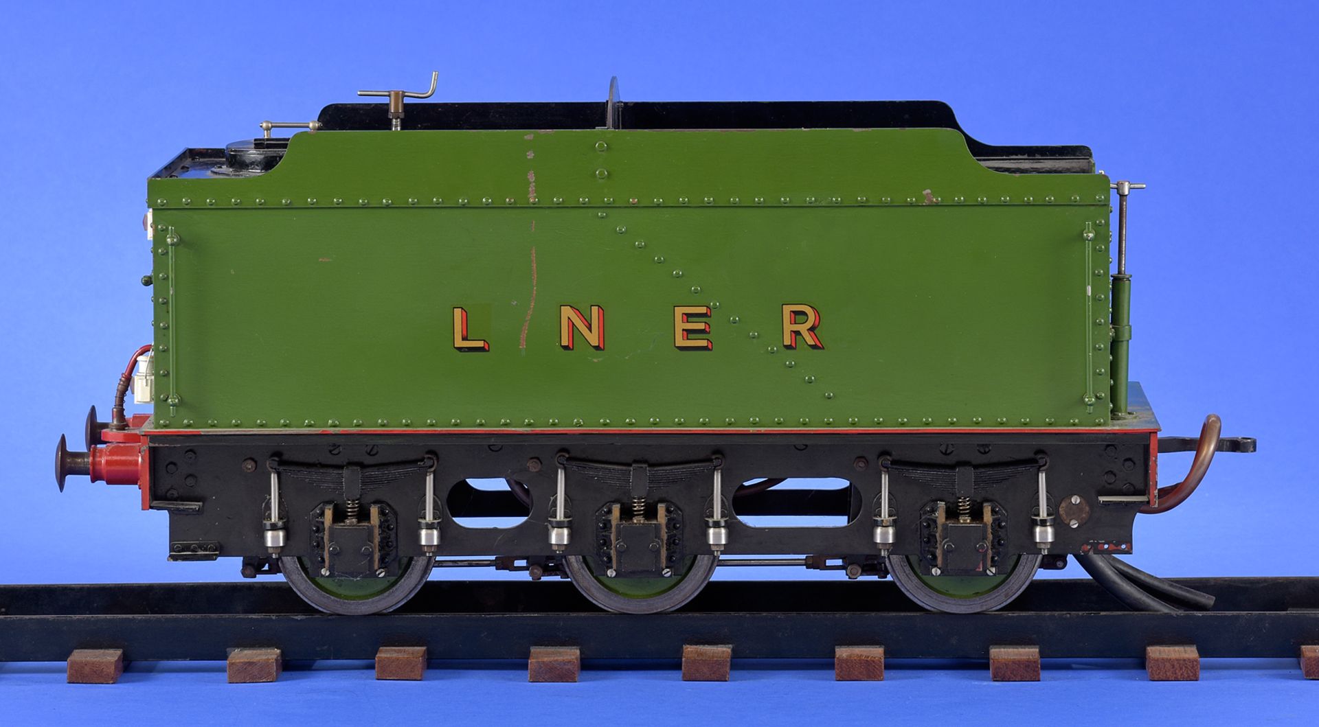 Echtdampflok mit Tender basierend auf LNER-Klasse V2 der britischen Bahngesellschaft, London und N - Image 6 of 10