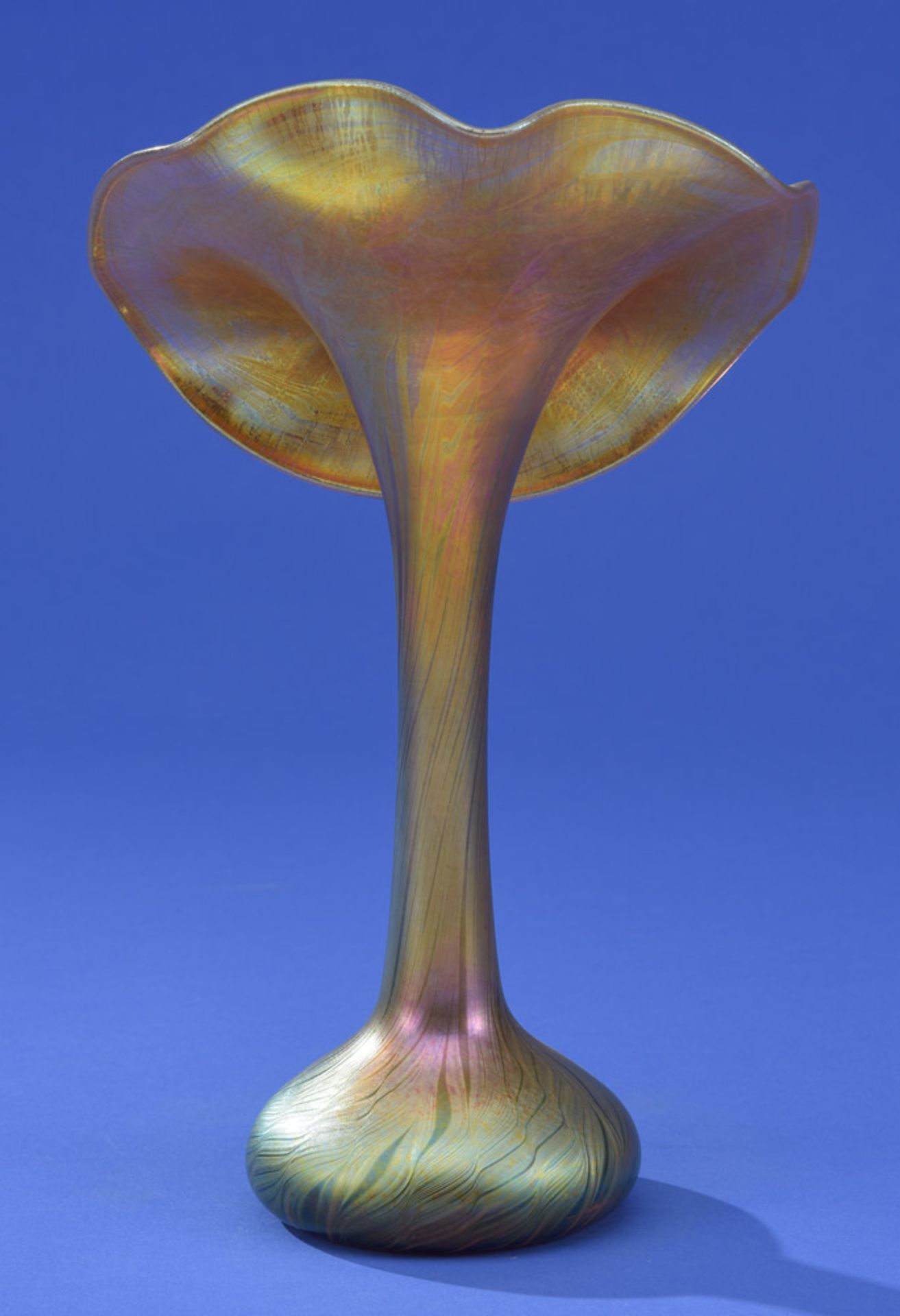 Kleine Vase im Tiffany-Stil, H 25,5 cm. - Bild 3 aus 3