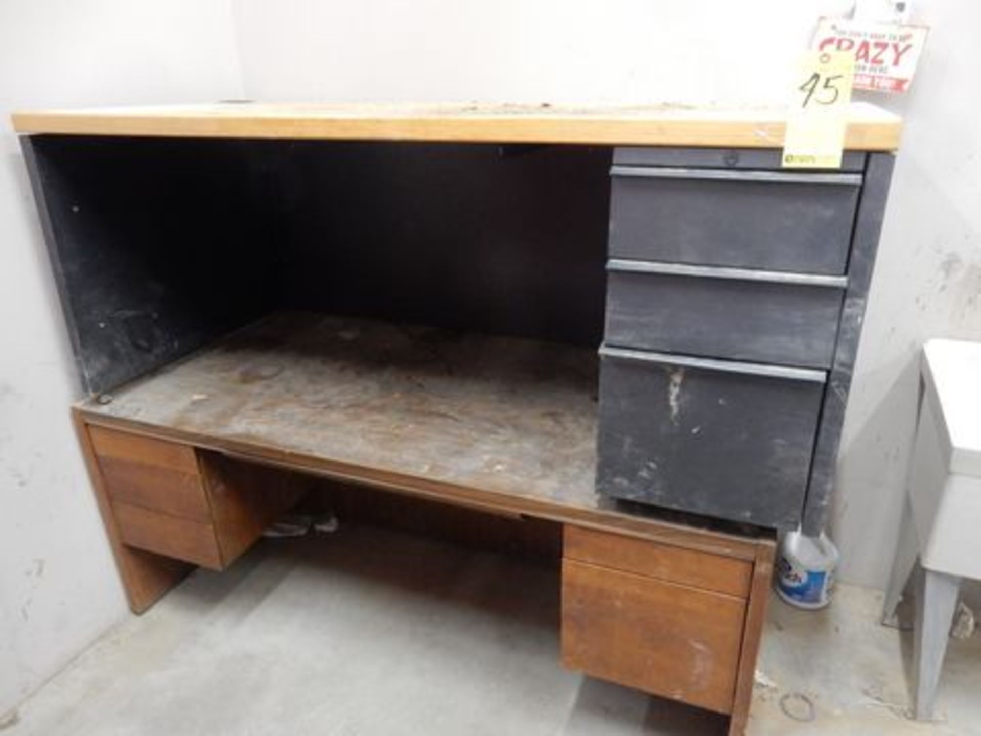 LOT (2) DESKS