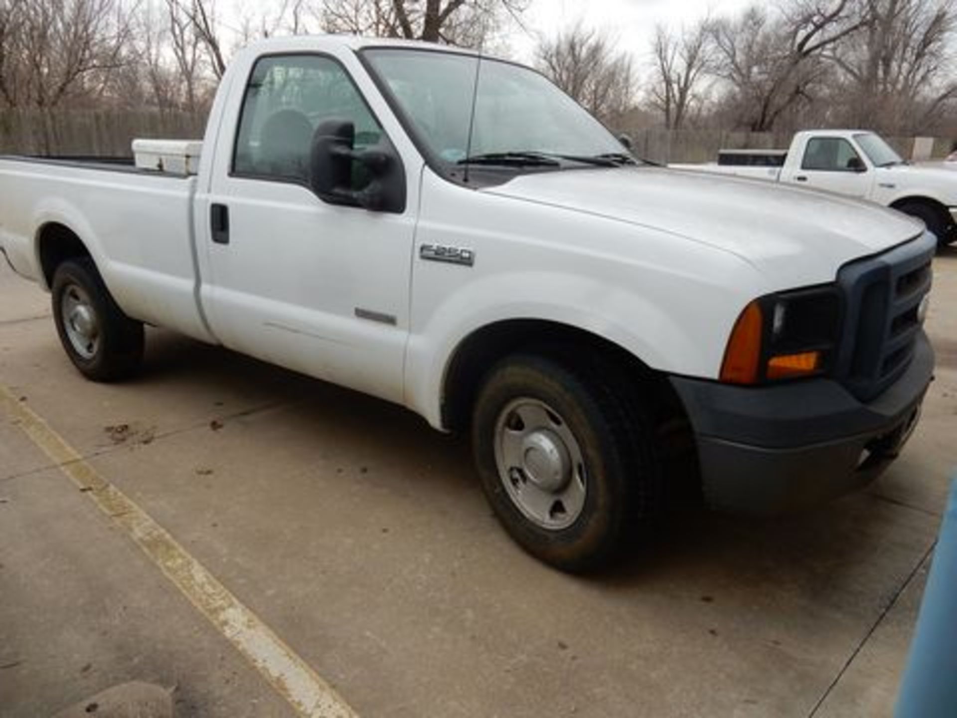 2006 FORD F-250XL PICKUP - Image 2 of 2