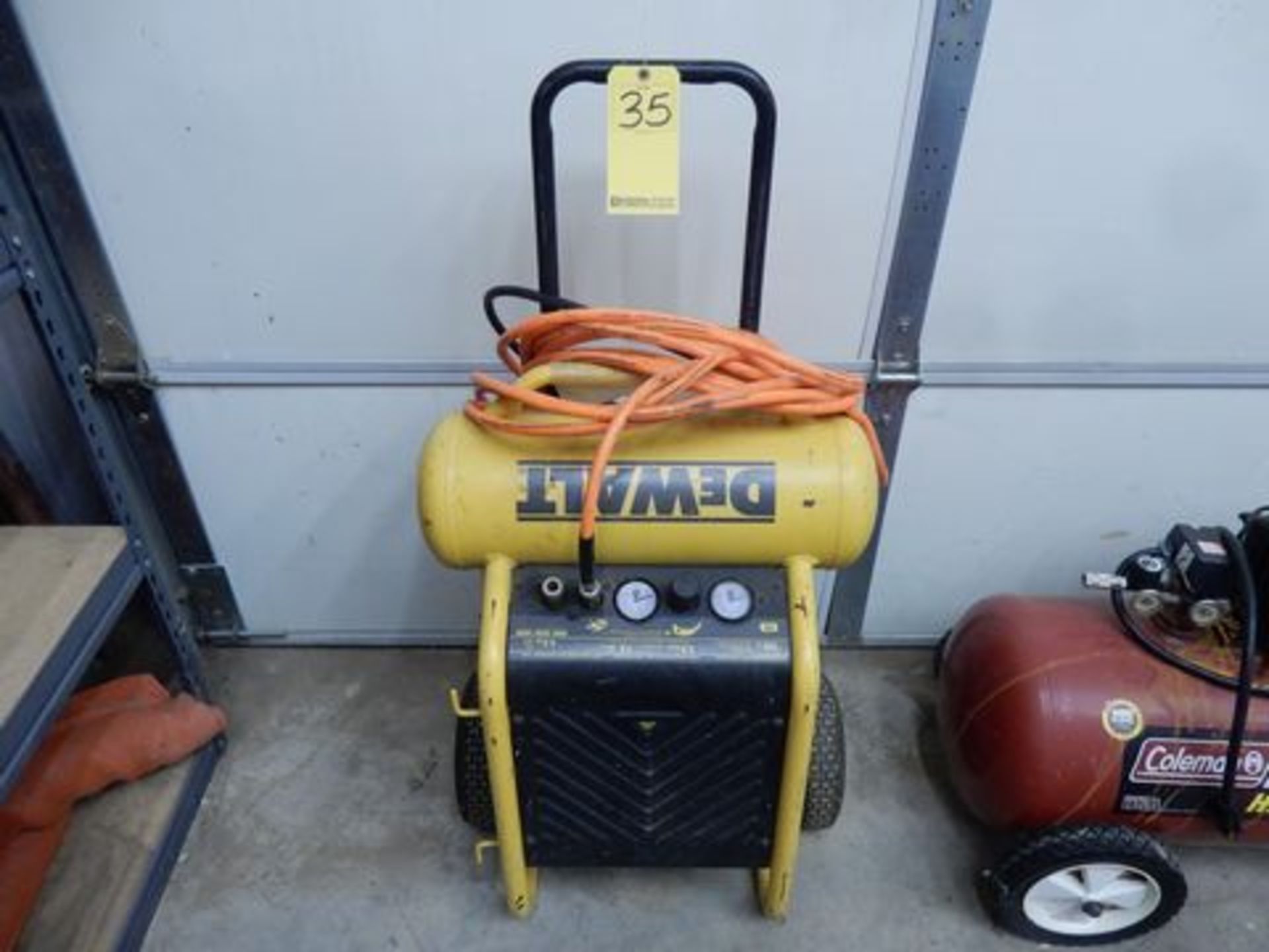 DEWALT PORT. AIR COMPRESSOR, 200 PSI, 1.6 HP, 4.5 GAL., ELEC.