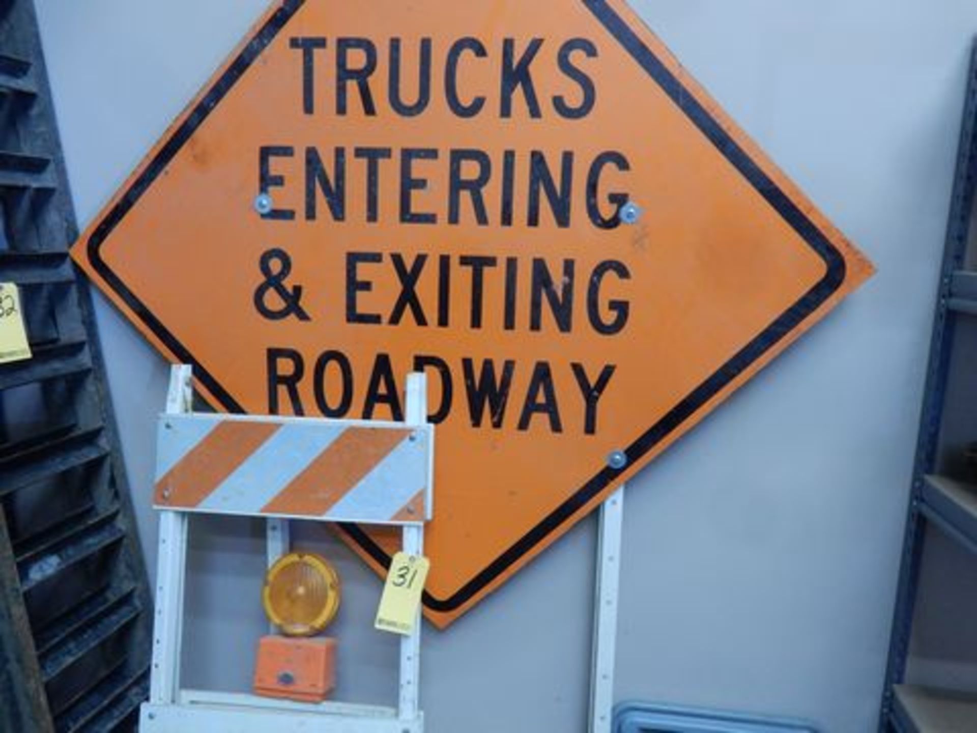 FOLDING BARRICADE SIGN & TRUCKS ENTERING SIGN