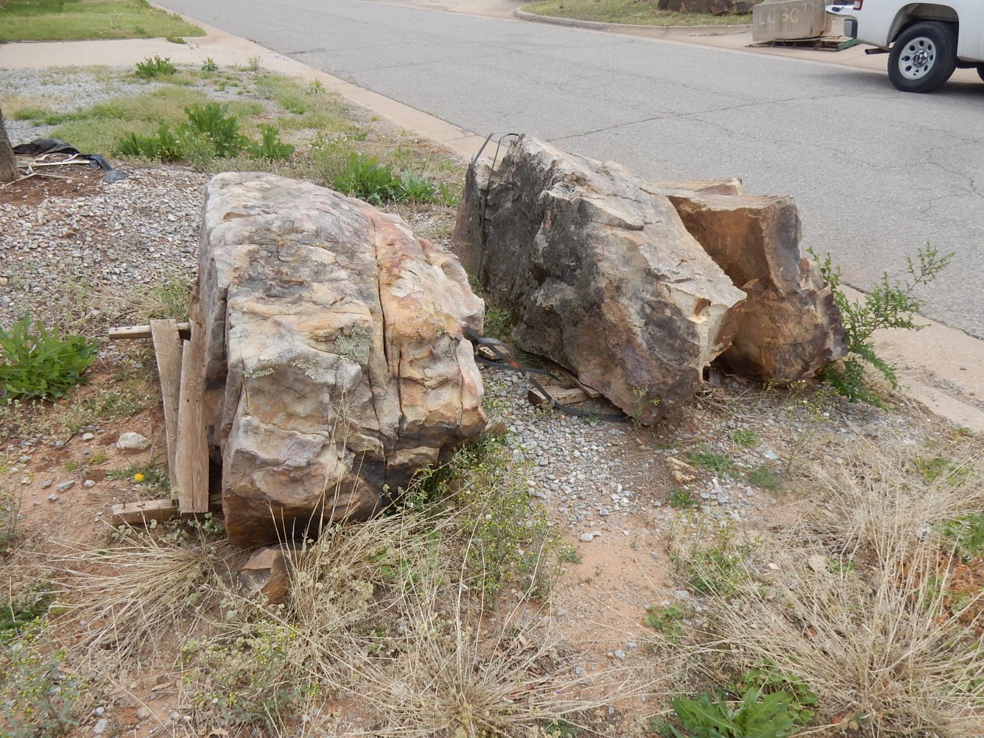 LOT (10) LANDSCAPE BOULDERS - Image 2 of 5