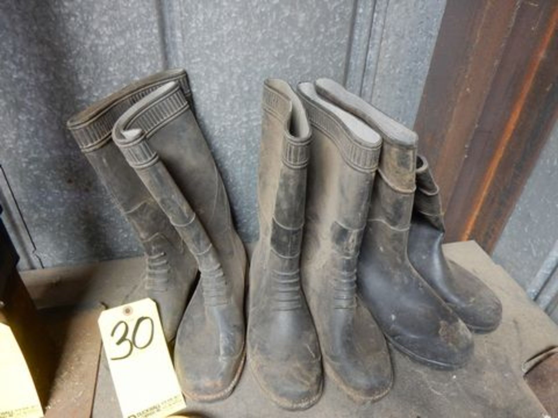 LOT RUBBER BOOTS