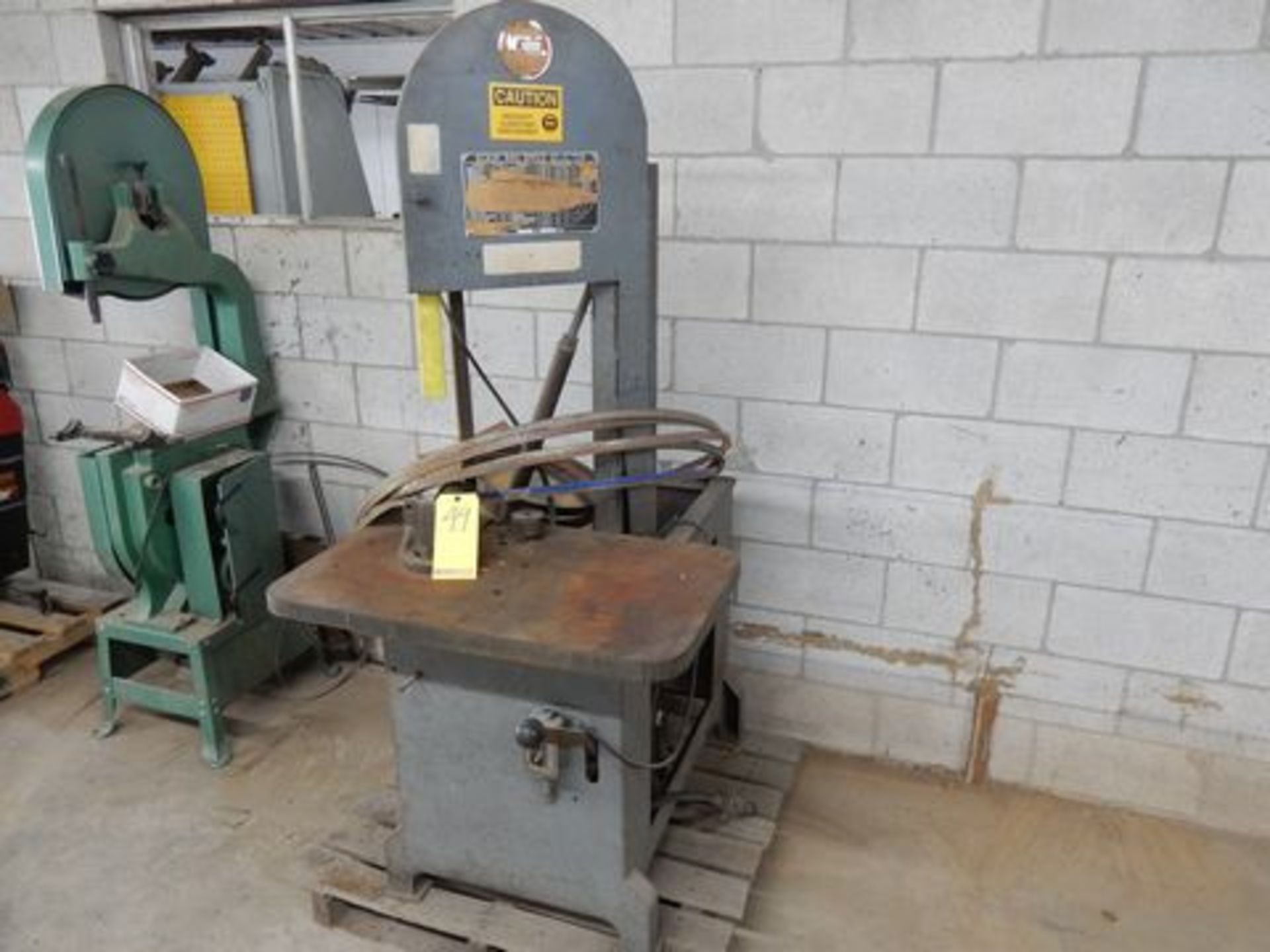 ROLL-IN VERT. BANDSAW, APPROX. 6" X 16" CAP. (NOT CURRENTLY HOOKED UP)