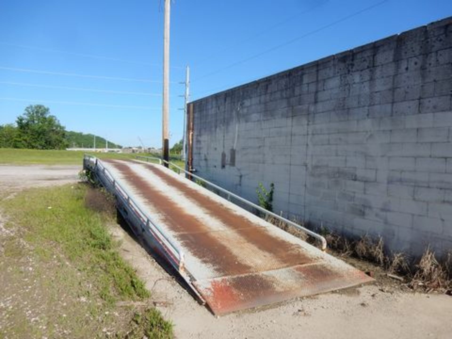 APPROX. 8'6" X 14' PORT. LOADING RAMP W/32' INCLINED APPROACH - Image 2 of 2