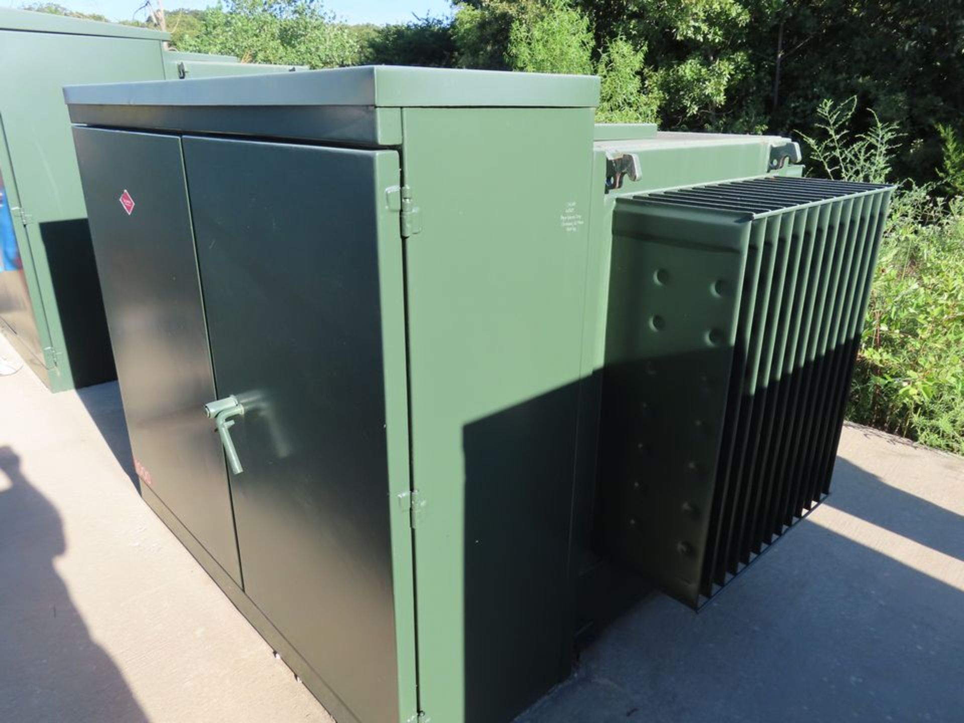 SOLOMON 1,000 KVA 3-PH PAD-MOUNTED TRANSFORMER, S/N 165633 - Image 2 of 3