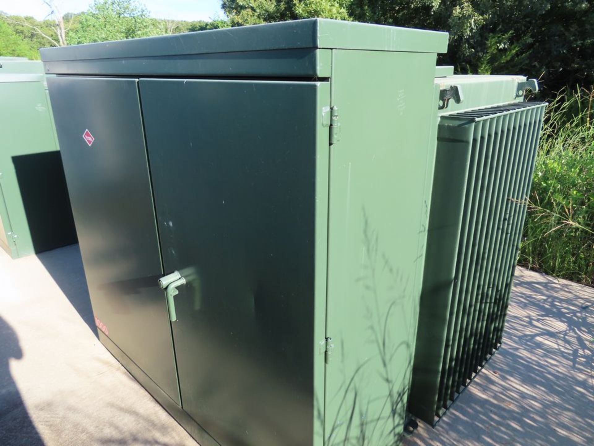 SOLOMON 1,000 KVA 3-PH PAD-MOUNTED TRANSFORMER, S/N 165634 - Image 2 of 3