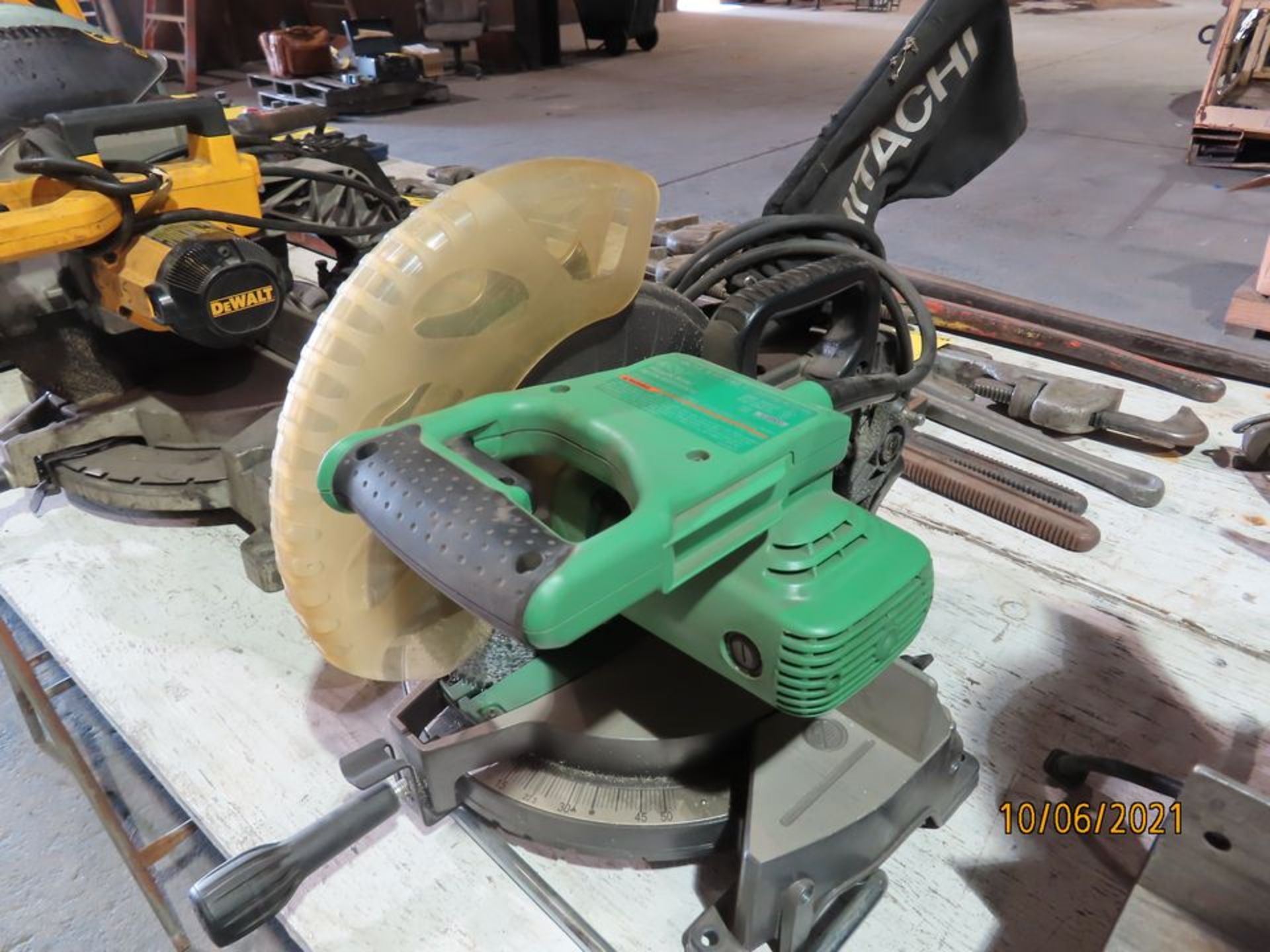 HITACHI C10FCE 10" COMPOUND MITRE SAW - Image 2 of 2