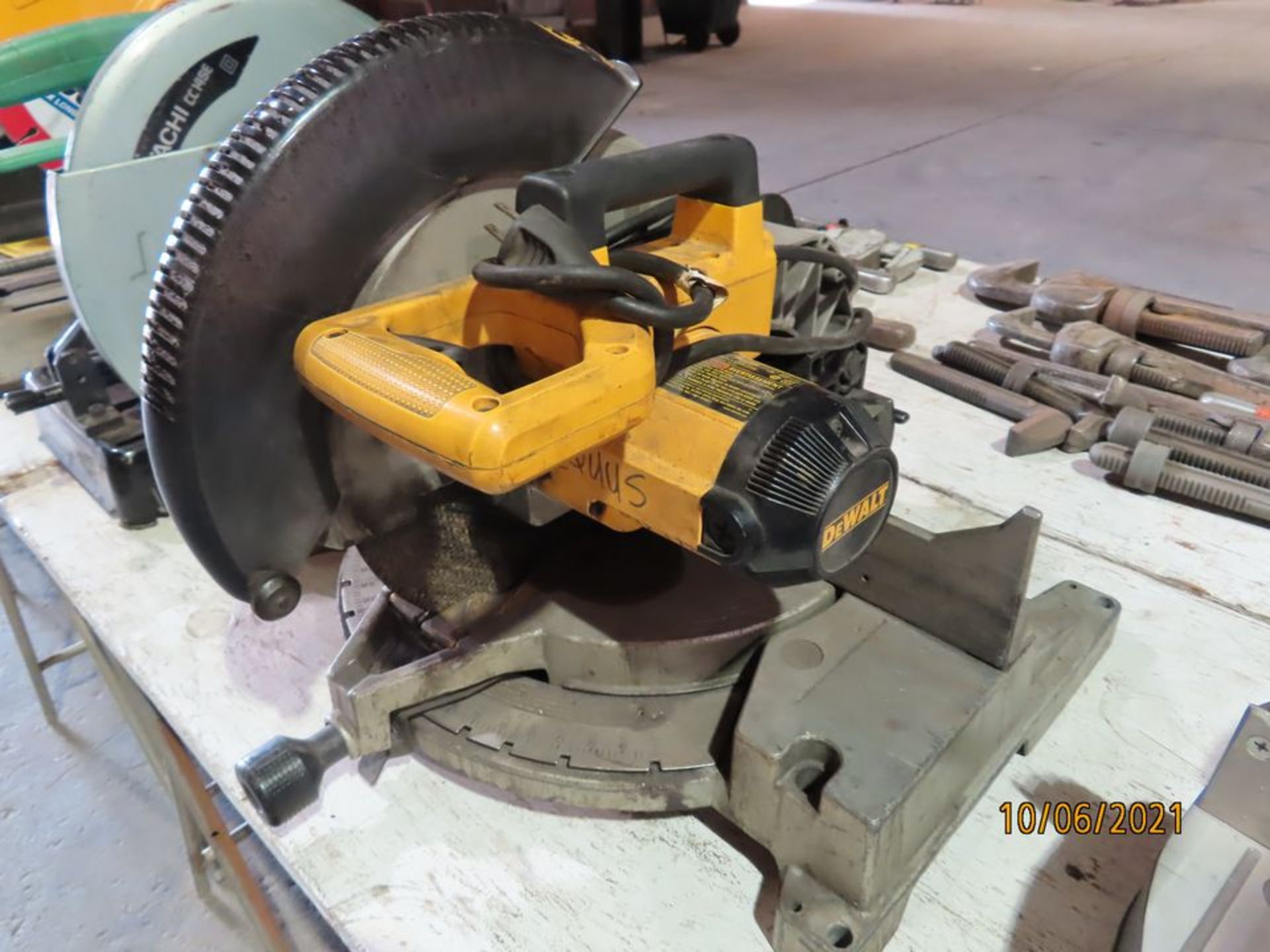 DEWALT DW705 12" COMPOUND MITRE SAW - Image 2 of 2