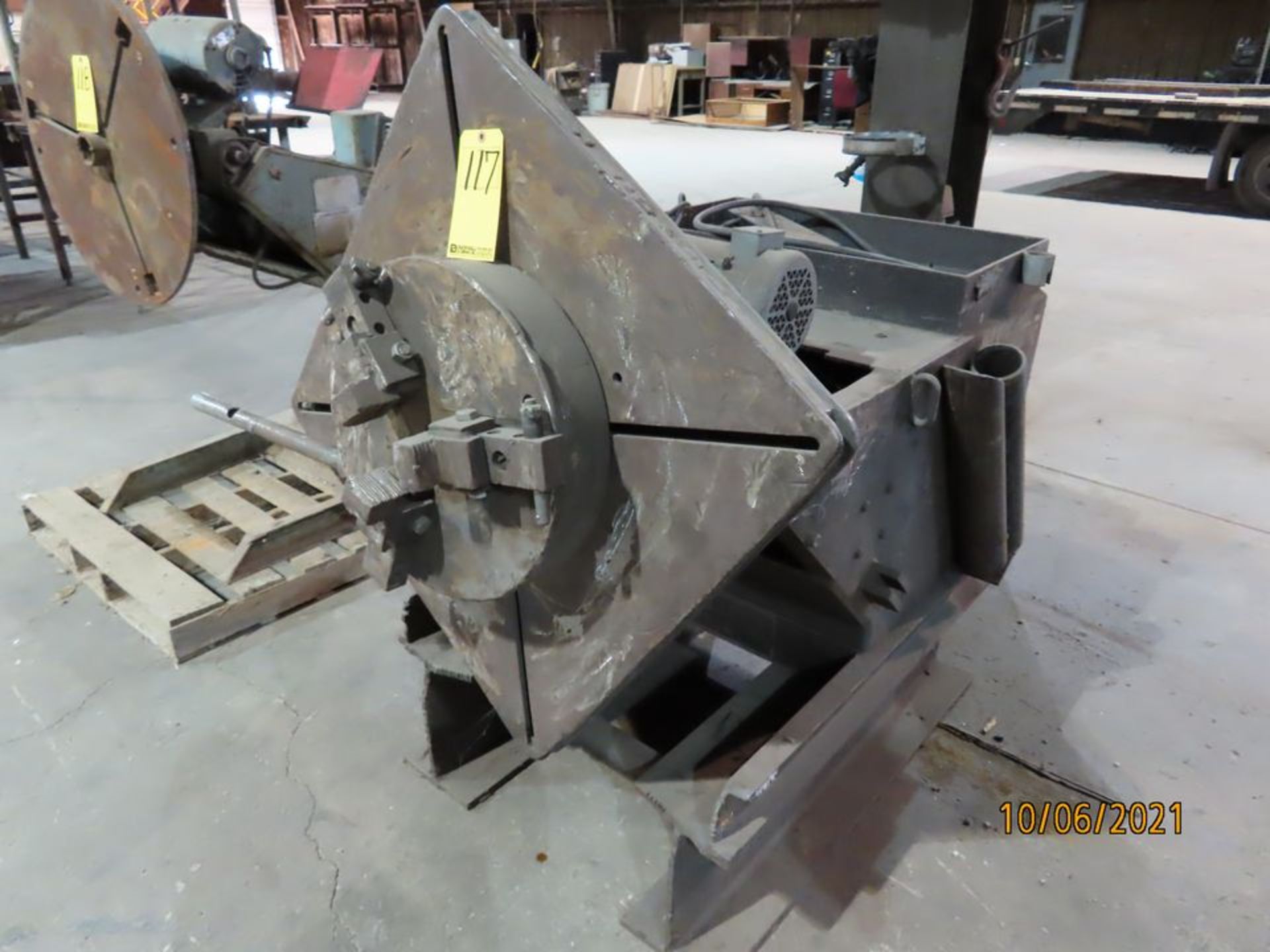 PRESTON EASTIN WELDING POSITIONER, M# PA25HDS, S/N PA25HD50, APPROX. 2,500 LB. CAP., 18" 3-JAW CHUCK