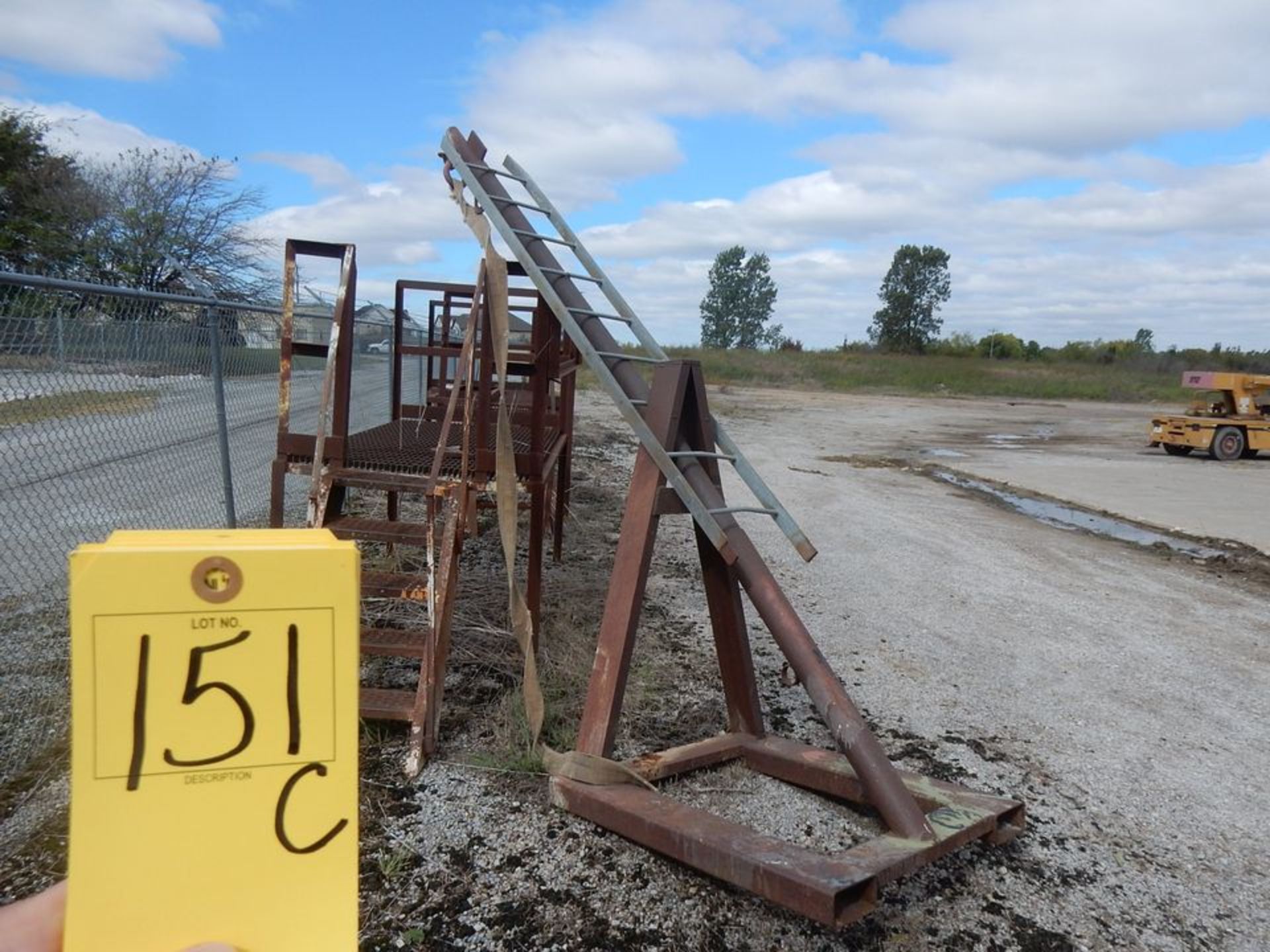 LOT (1) APPROX. 9' FORKLIFT BOOM EXTENSION & (1) 25" X 10' PLATFORM BASKET W/ FORK POCKETS