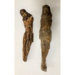 Deux CHRIST en bois sculpté. XVIIIe-XIXe (manque les bras et les pieds). Haut. 23,5 et 28,5.