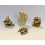 Quatre OKIMONOS en ivoire sculpté figurant Senin, un artisan, Oni et un homme avec un panier (