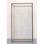 VITRINE rectangulaire pour pendule. Fin XIXe. 42 X 23,5 X 14,5.