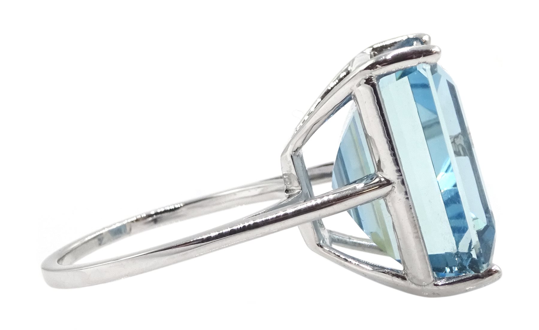 18ct white gold single stone aquamarine ring, aquamarine approx 19.6 carat - Image 4 of 5