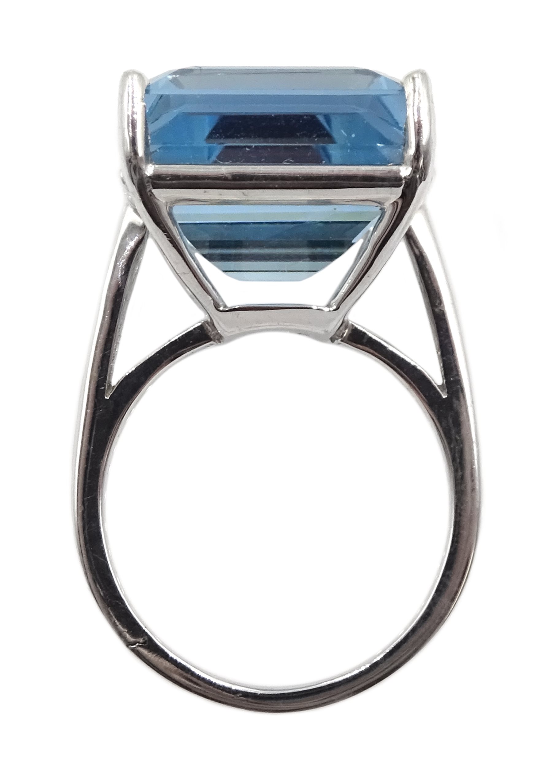 18ct white gold single stone aquamarine ring, aquamarine approx 19.6 carat - Image 5 of 5