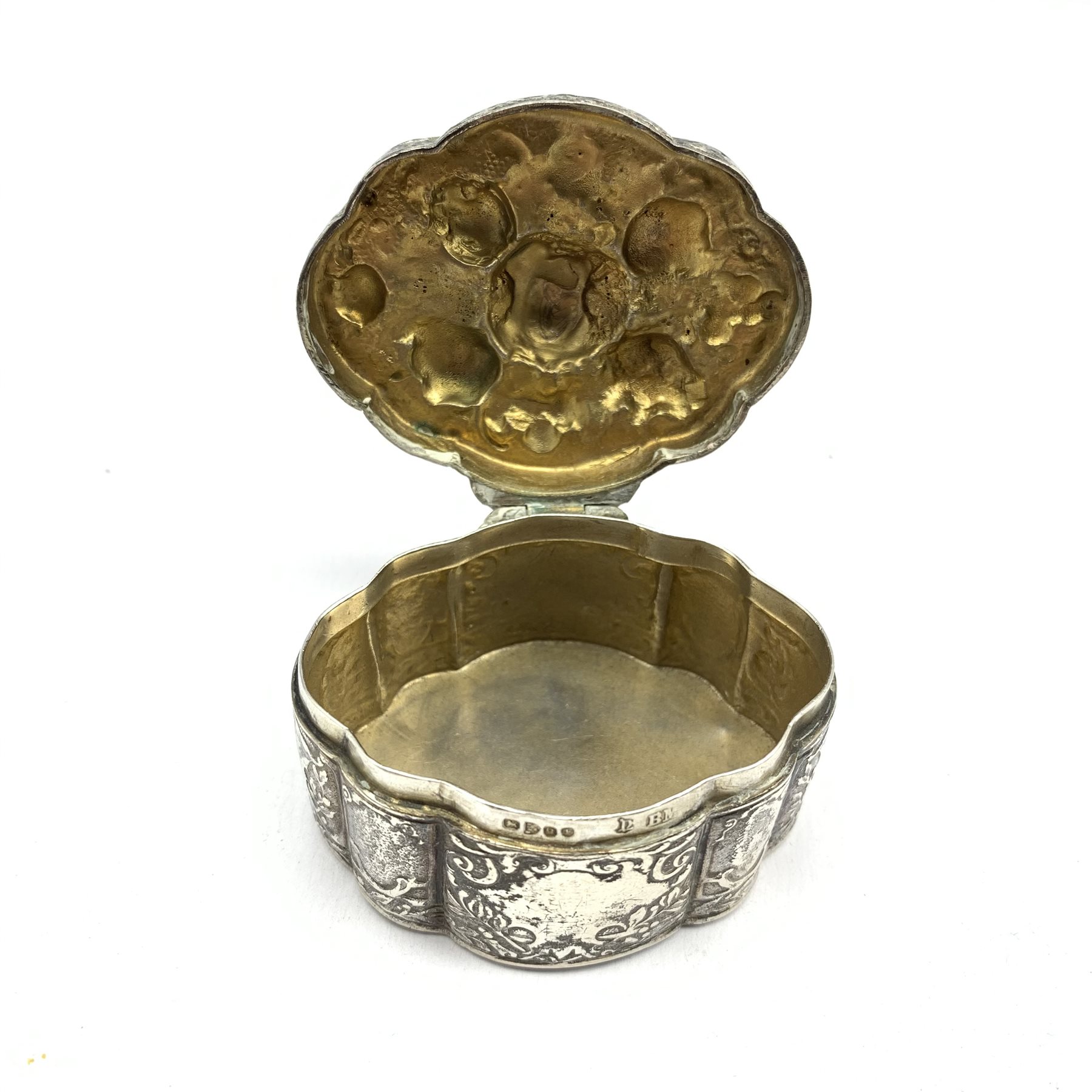 Silver circular dressing table box with pull off tortoiseshell cover and silver pique decoration D8. - Image 2 of 4