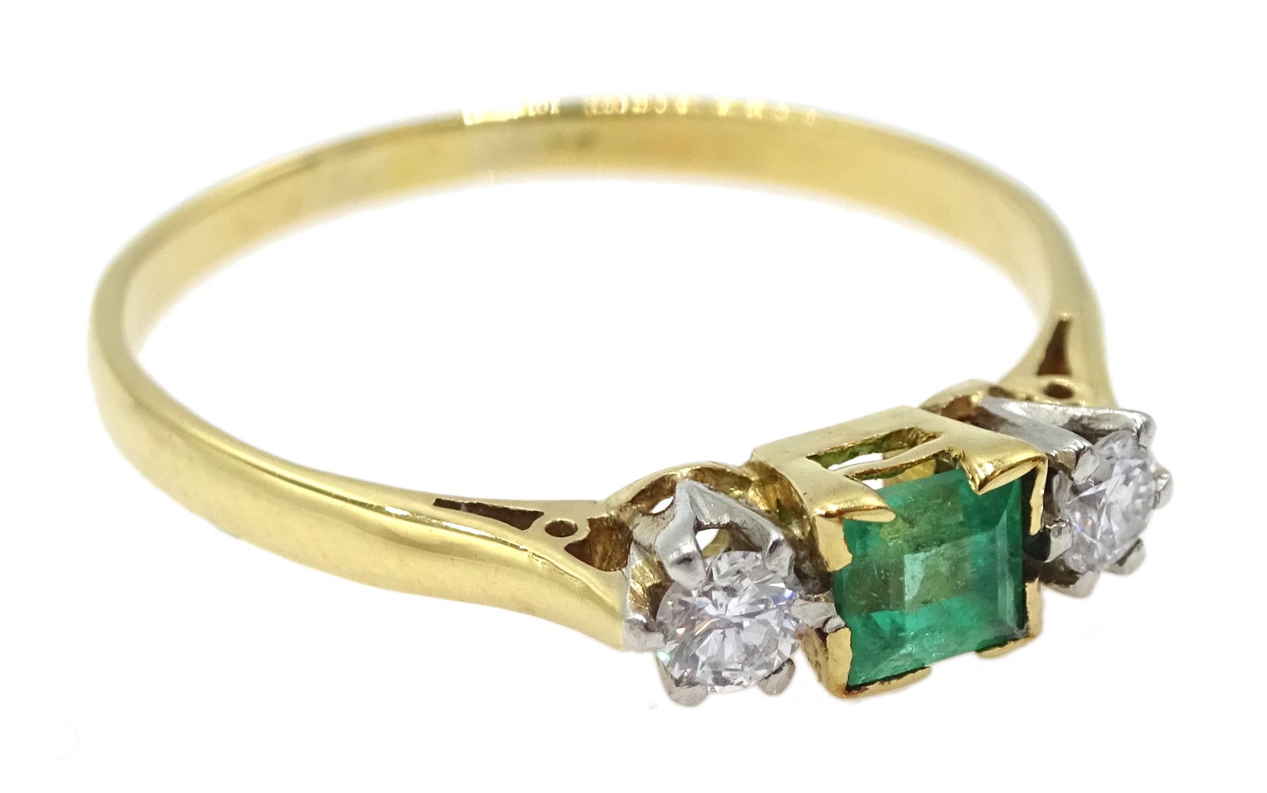 18ct gold three stone emerald and diamond ring - Image 3 of 4