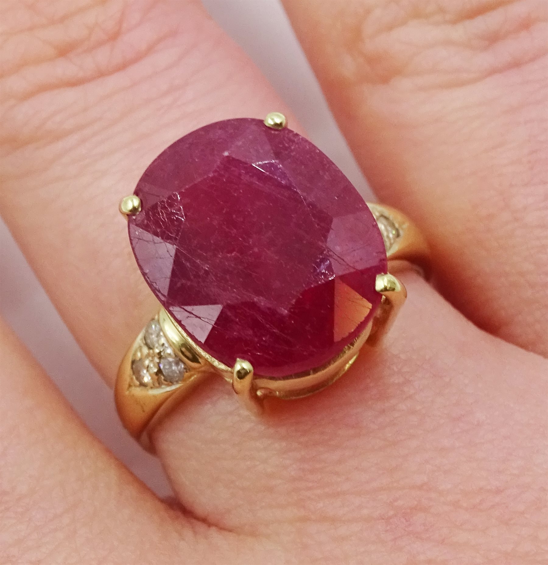 Gold single stone oval ruby ring, with diamond set shoulders stamped 18ct, ruby approx 7.00 carat - Image 2 of 5