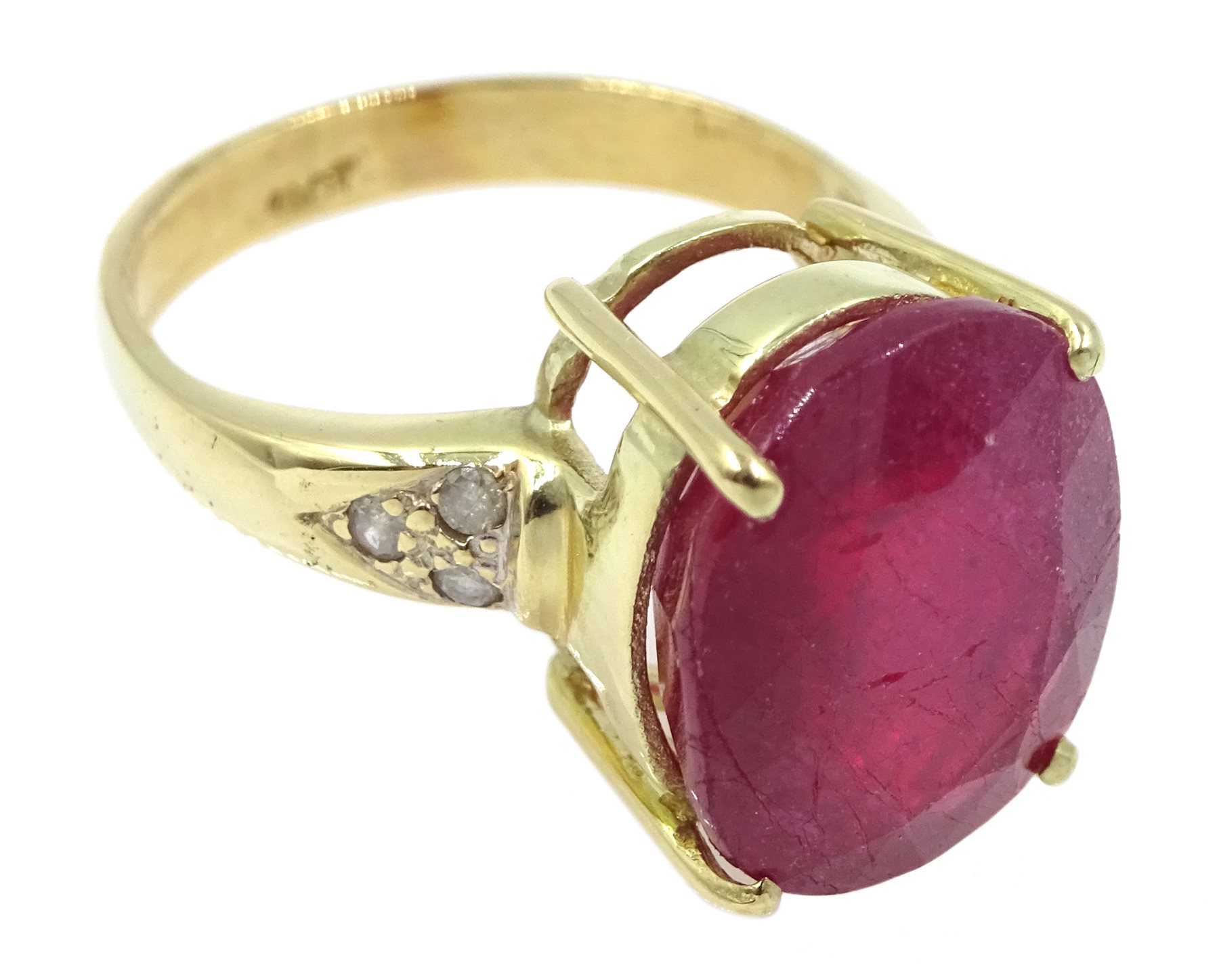 Gold single stone oval ruby ring, with diamond set shoulders stamped 18ct, ruby approx 7.00 carat - Image 3 of 5