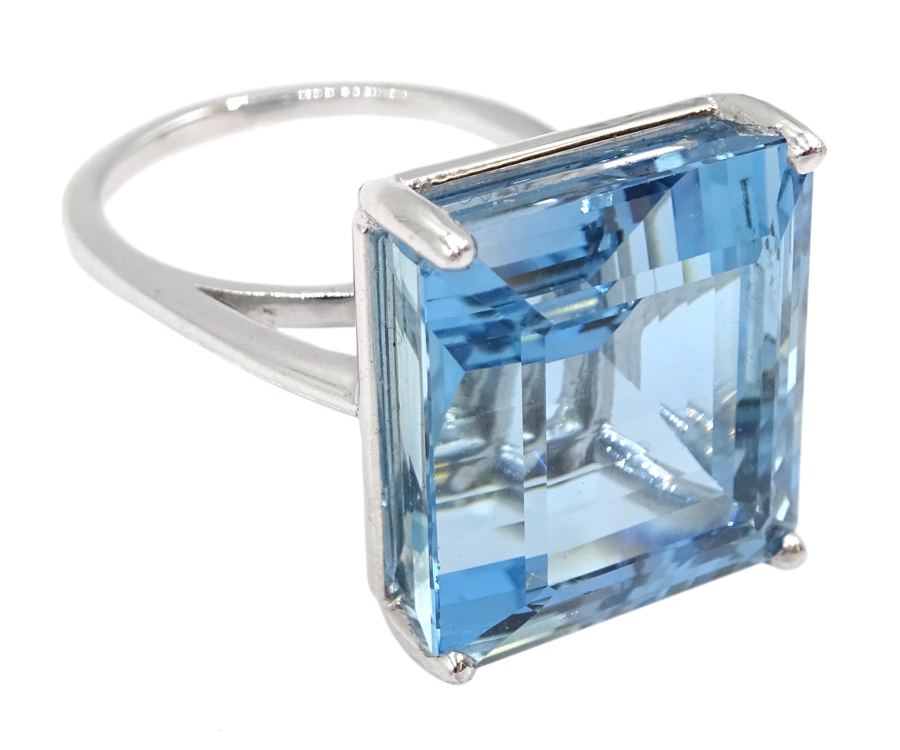 18ct white gold single stone aquamarine ring, aquamarine approx 19.6 carat - Image 3 of 5