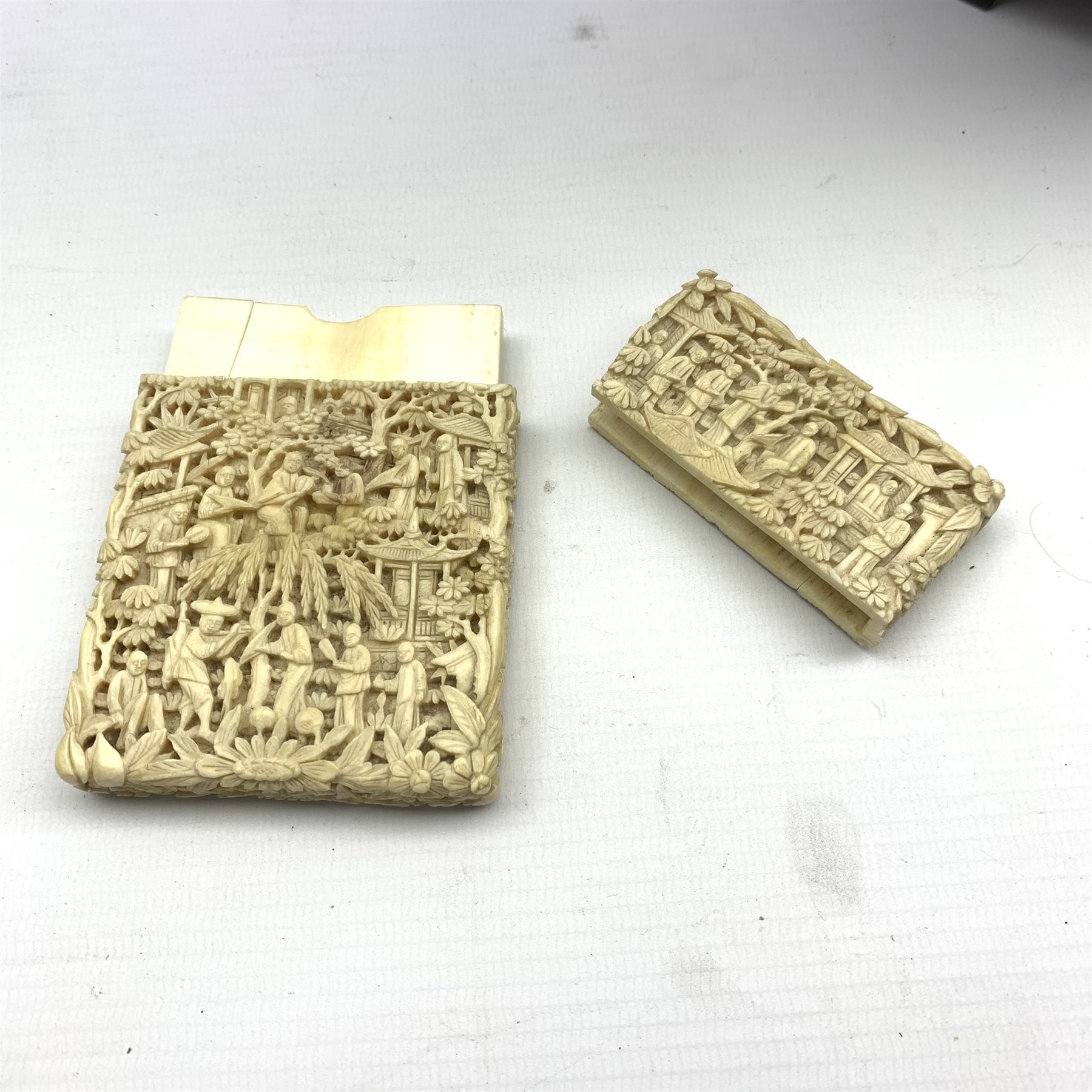 19th century Cantonese carved ivory card case H10.5cm (a/f) together with a 20th century Chinese jar - Image 3 of 3