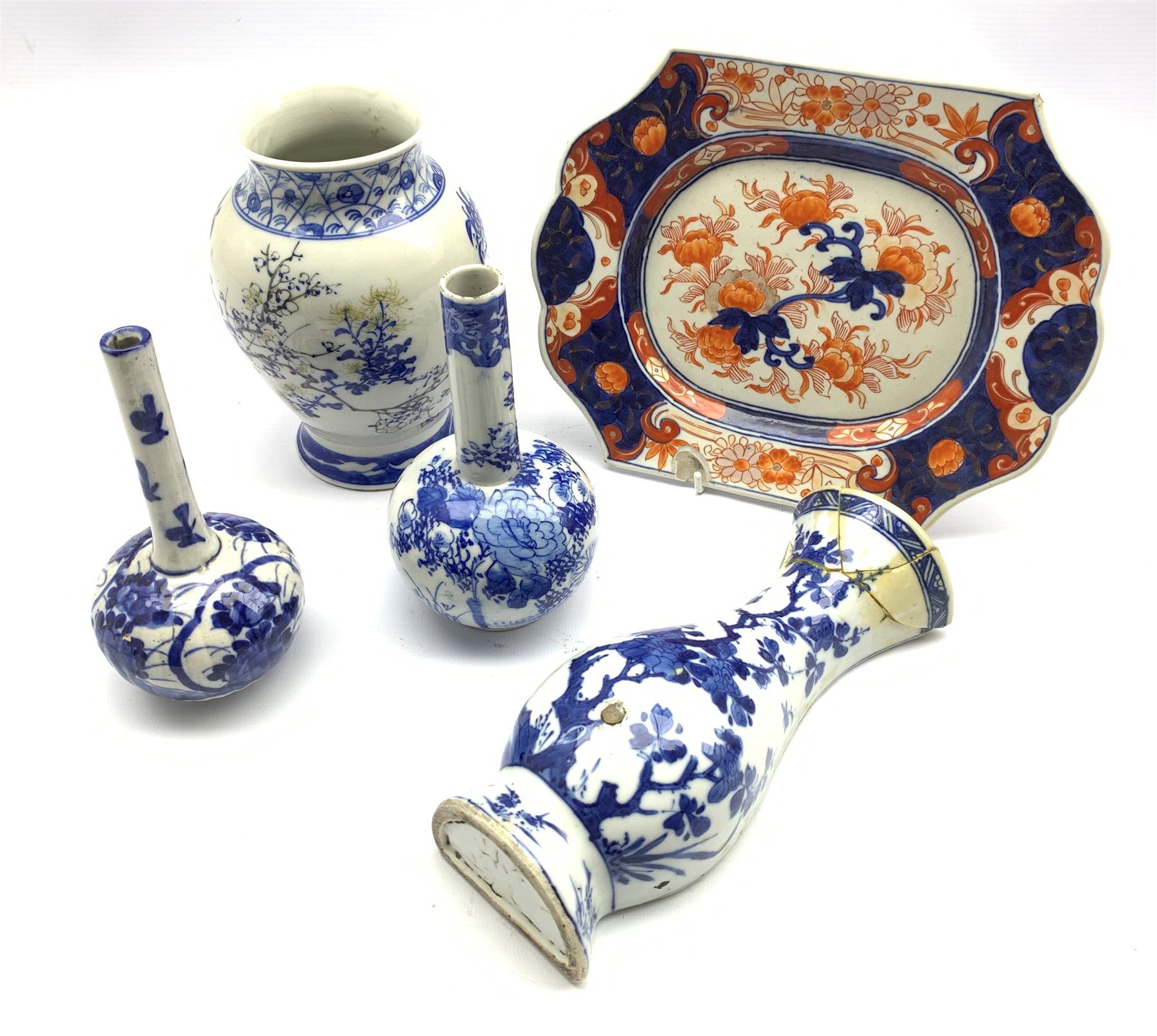 18th century Chinese blue and white vase form wall pocket (a/f), 18th/ 19th century Chinese Imari de