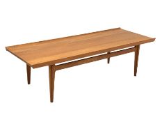 Finn Juhl for France & Sons - Rare early 'model. 532' solid teak coffee table, outer facing ridge su