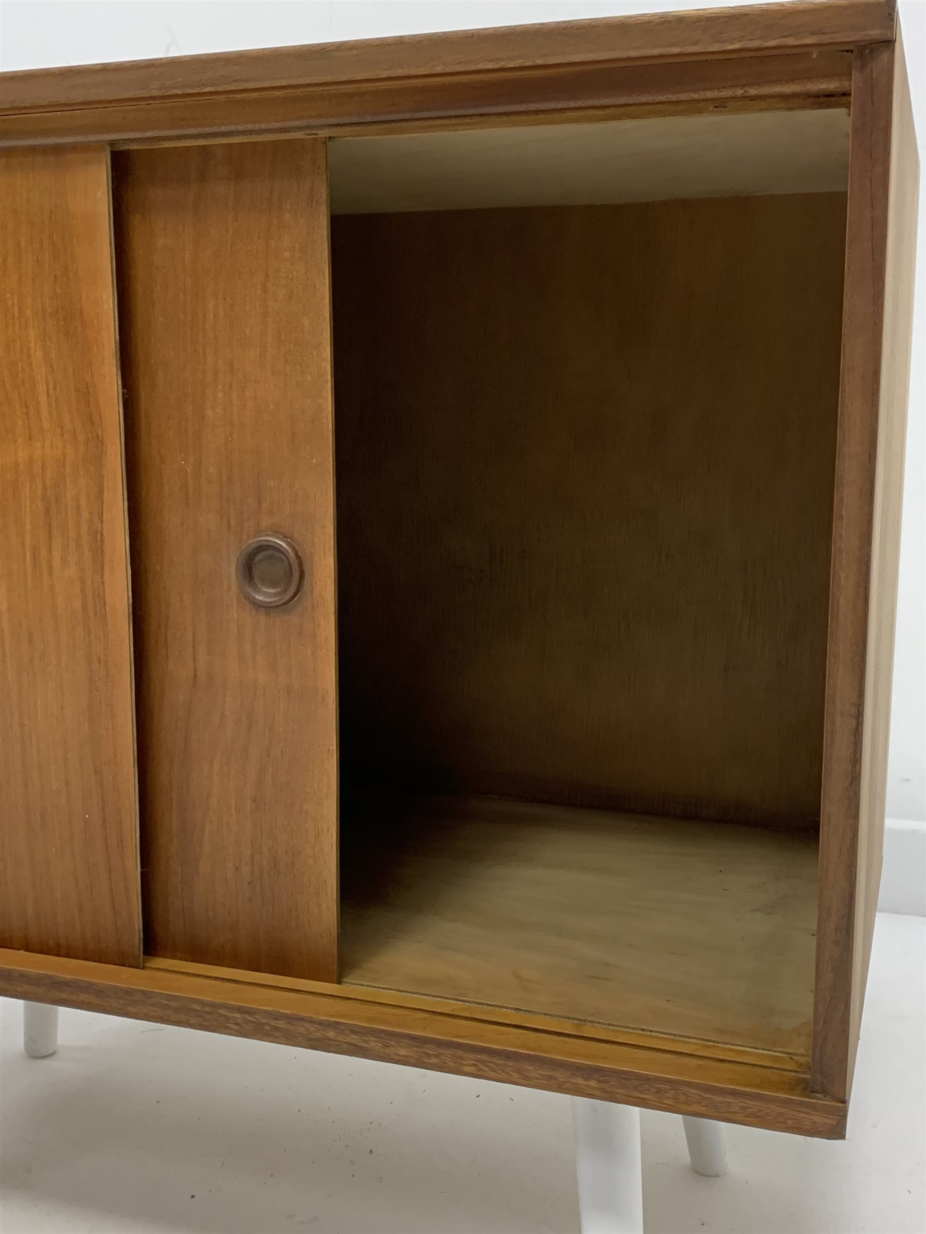 Mid century Danish teak PS systems cabinet, with two sliding doors, raised on tapered white supports - Image 4 of 4