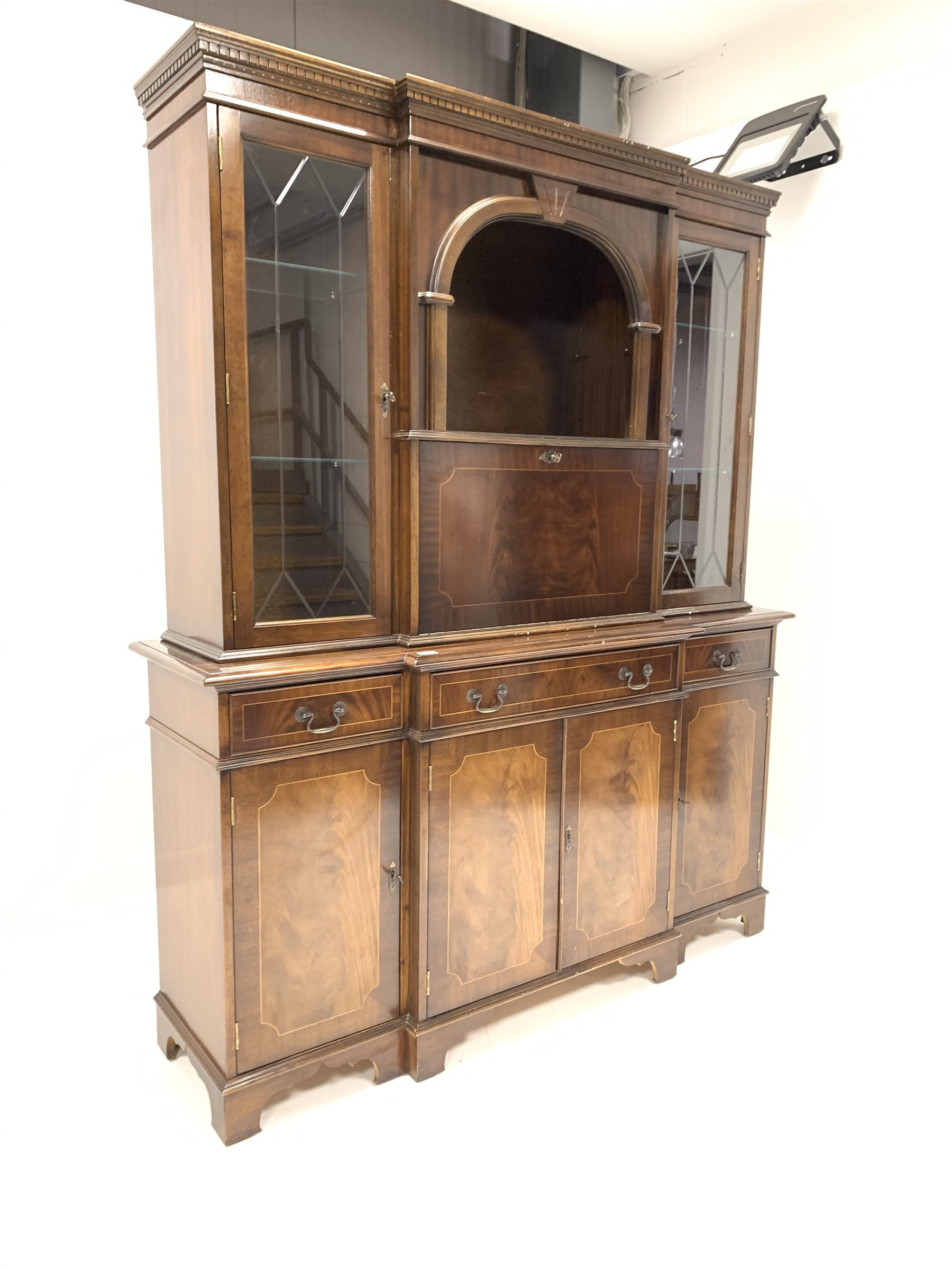 Reproduction mahogany breakfront illuminated cocktail display cabinet, with dentil cornice over glaz - Image 2 of 3
