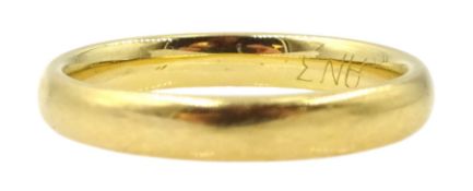 18ct gold wedding band