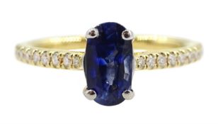 18ct gold oval sapphire ring