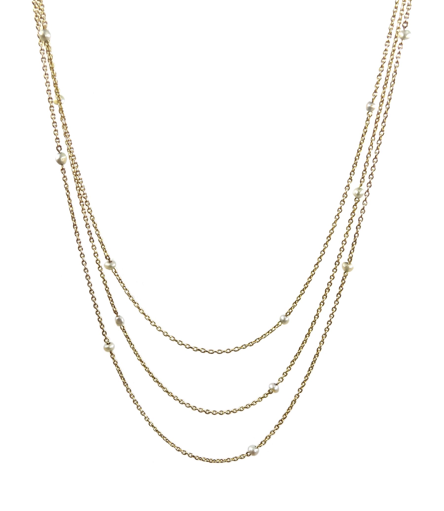 Long 16ct gold chain set with twenty light grey pearls