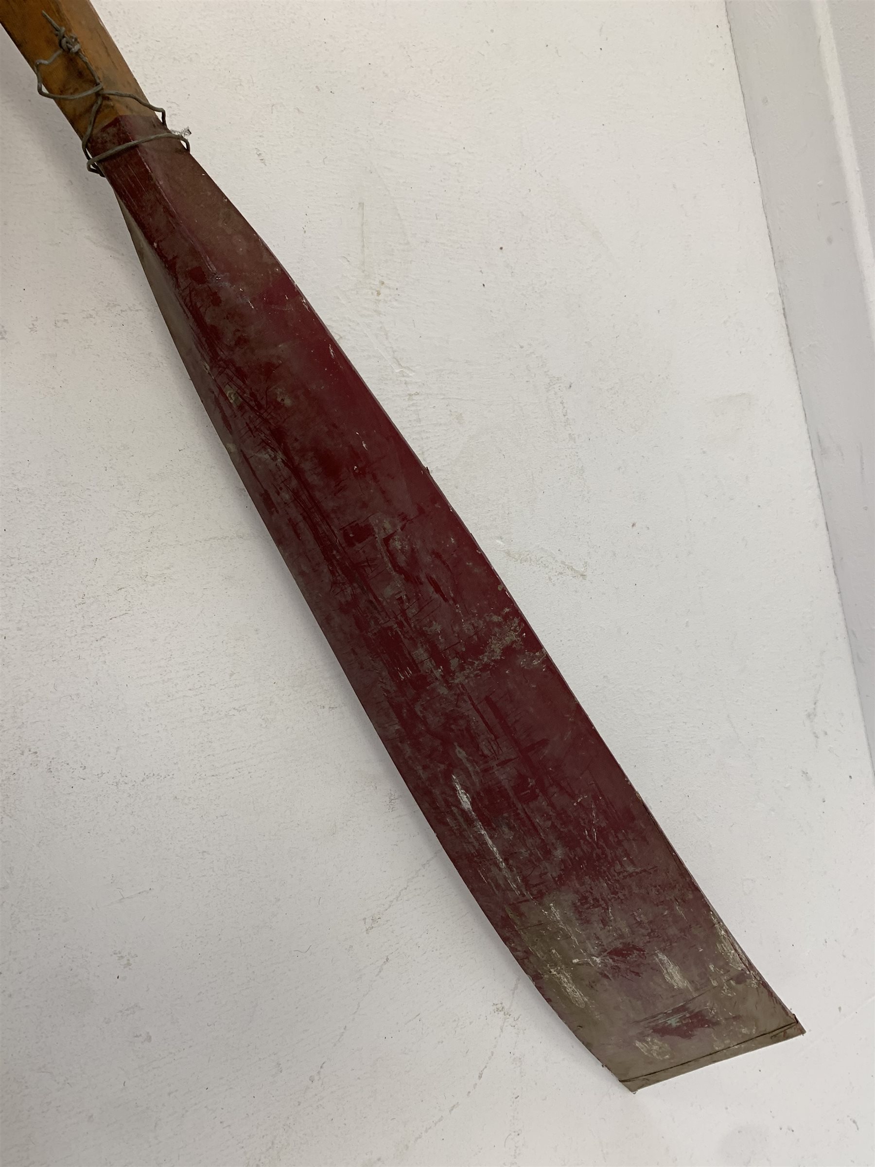 Cambridge University oar, Selwyn college 1961/1962 with red and gilt painted blade L369cm - Image 2 of 2