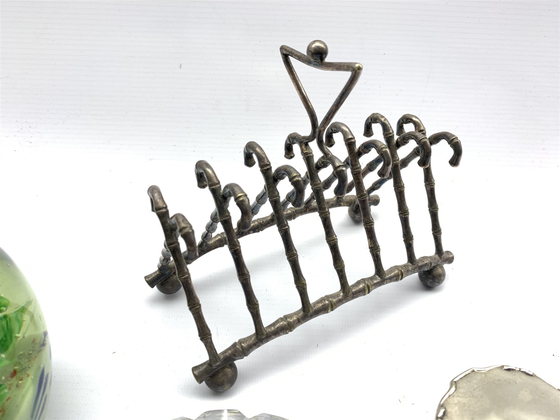 Novelty silver-plated six division toast/ letter rack modelled as crossed Bamboo walking canes, impr - Image 2 of 2