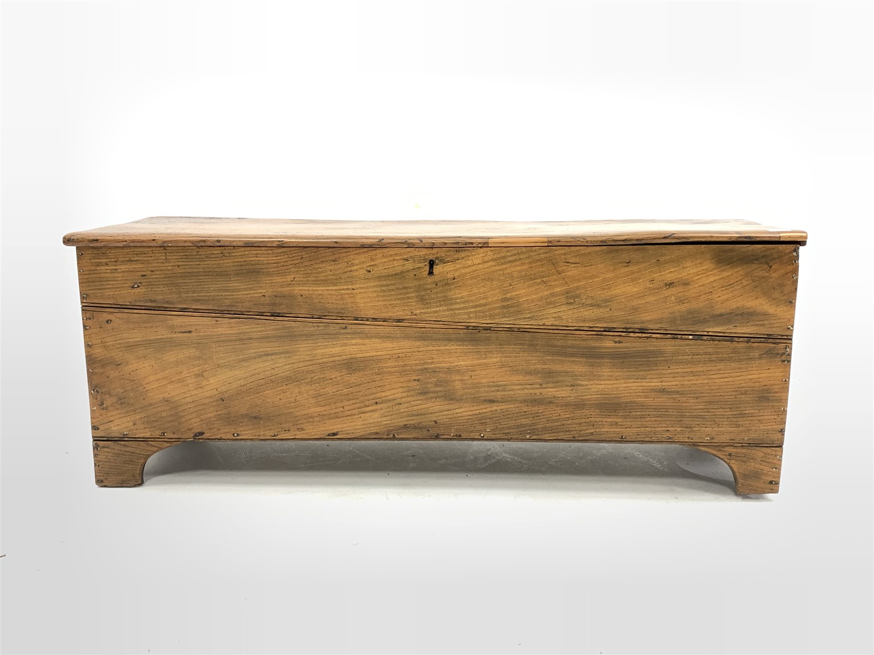 Elm blanket box, hinged lid revealing plain interior, raised on bracket supports - Image 2 of 4