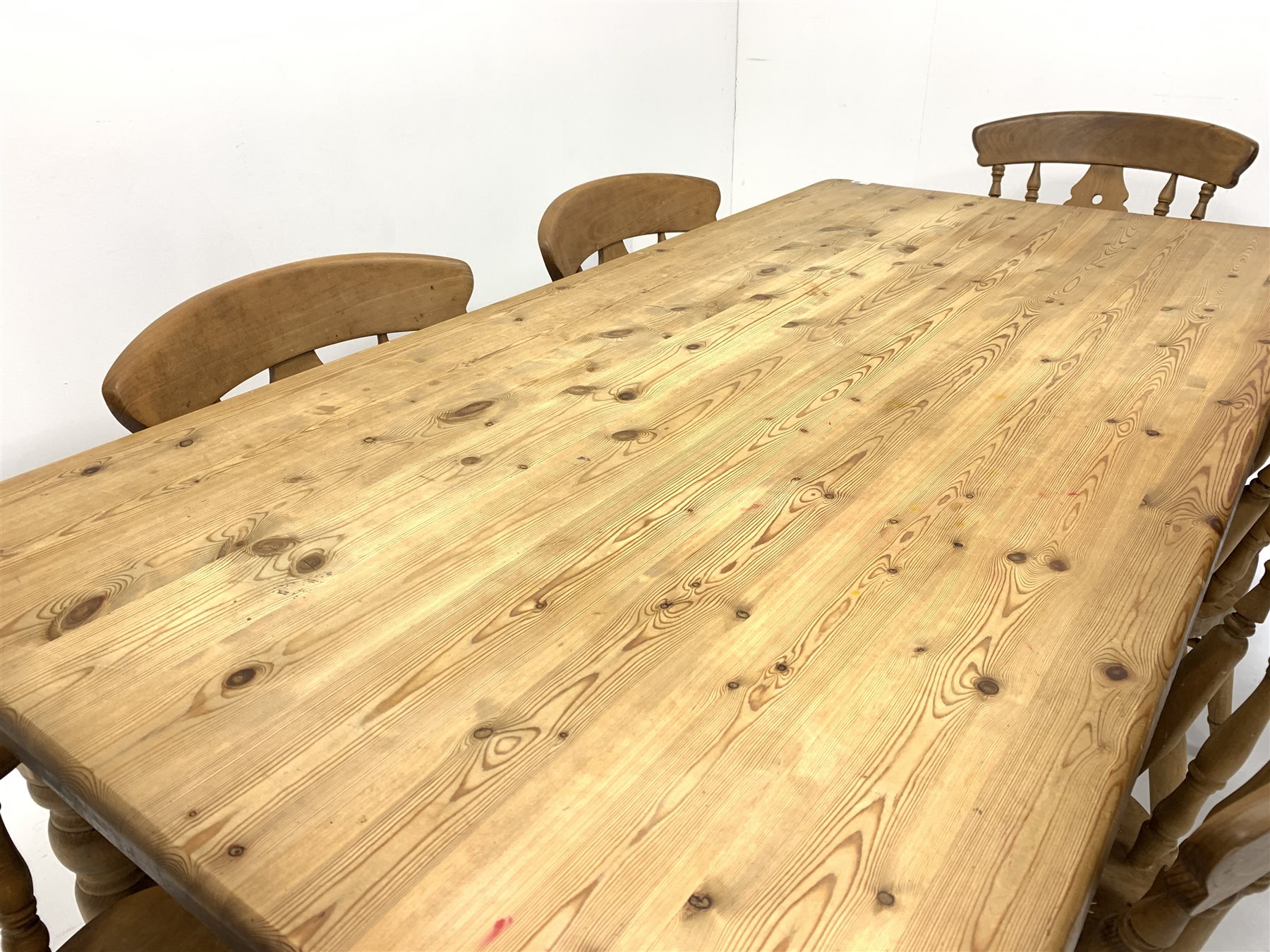 Scrubbed pine farmhouse kitchen dining table, (91cm x 186cm, H76cm) together with a set of six (4+2) - Image 3 of 5