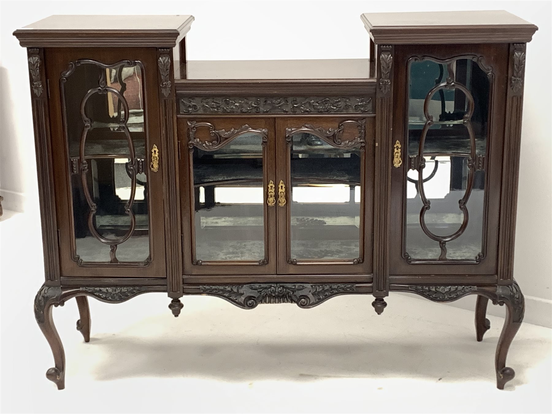 Early 20th century Georgian style mahogany display cabinet, having an incised frieze decorated with - Image 2 of 4