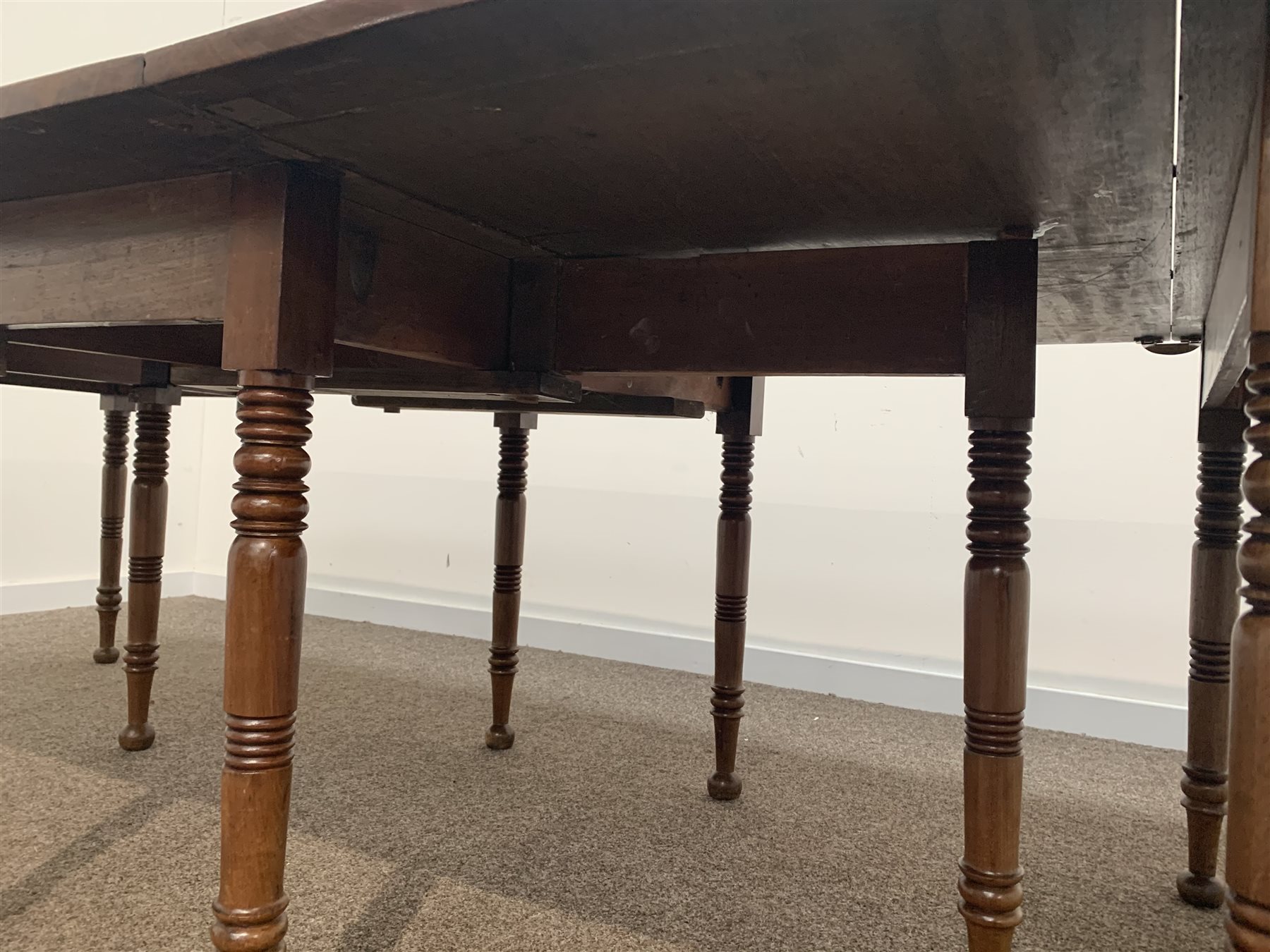 Georgian mahogany dining table, double drop leaf to centre with gate leg action and two 'D' ends, ra - Image 2 of 2