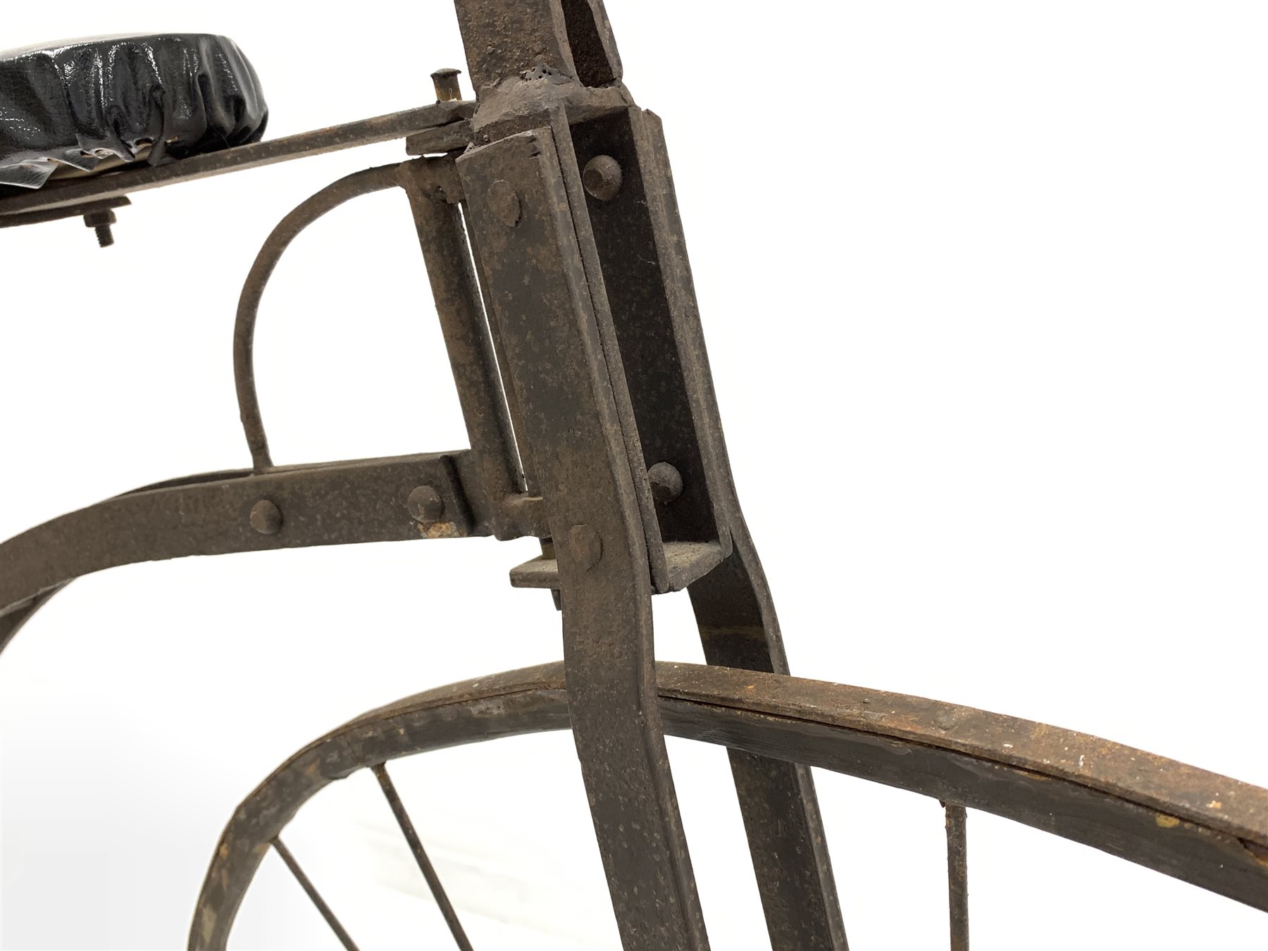 Copy of a Victorian Penny Farthing or high wheeler ordinary bicycle, iron framed, turned fruit wood - Image 2 of 3