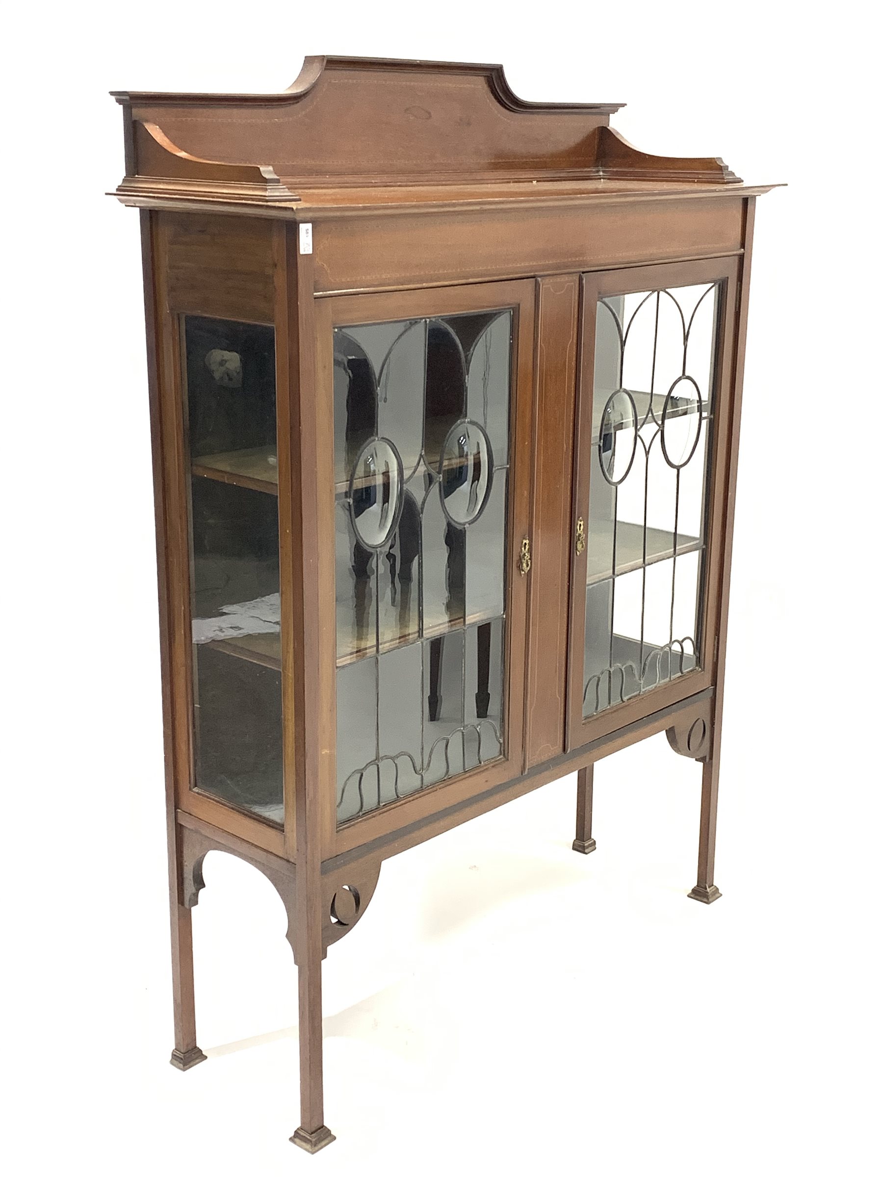 Edwardian Art Nouveau inlaid mahogany display cabinet, with raised back over two glazed doors, raise - Image 3 of 4