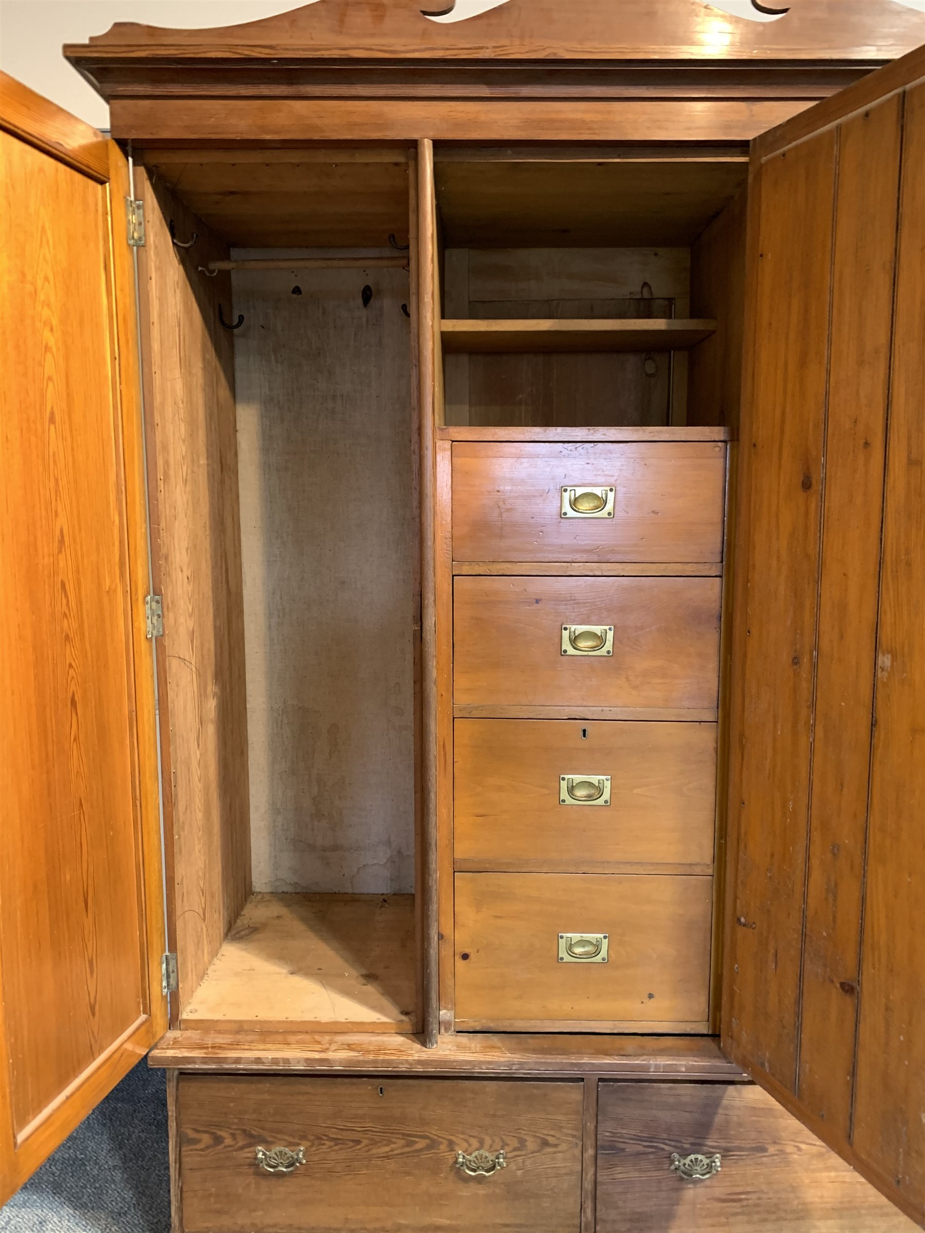 Edwardian pitch pine triple wardrobe, shaped arched pediment over bevelled mirror glazed door enclos - Image 2 of 6