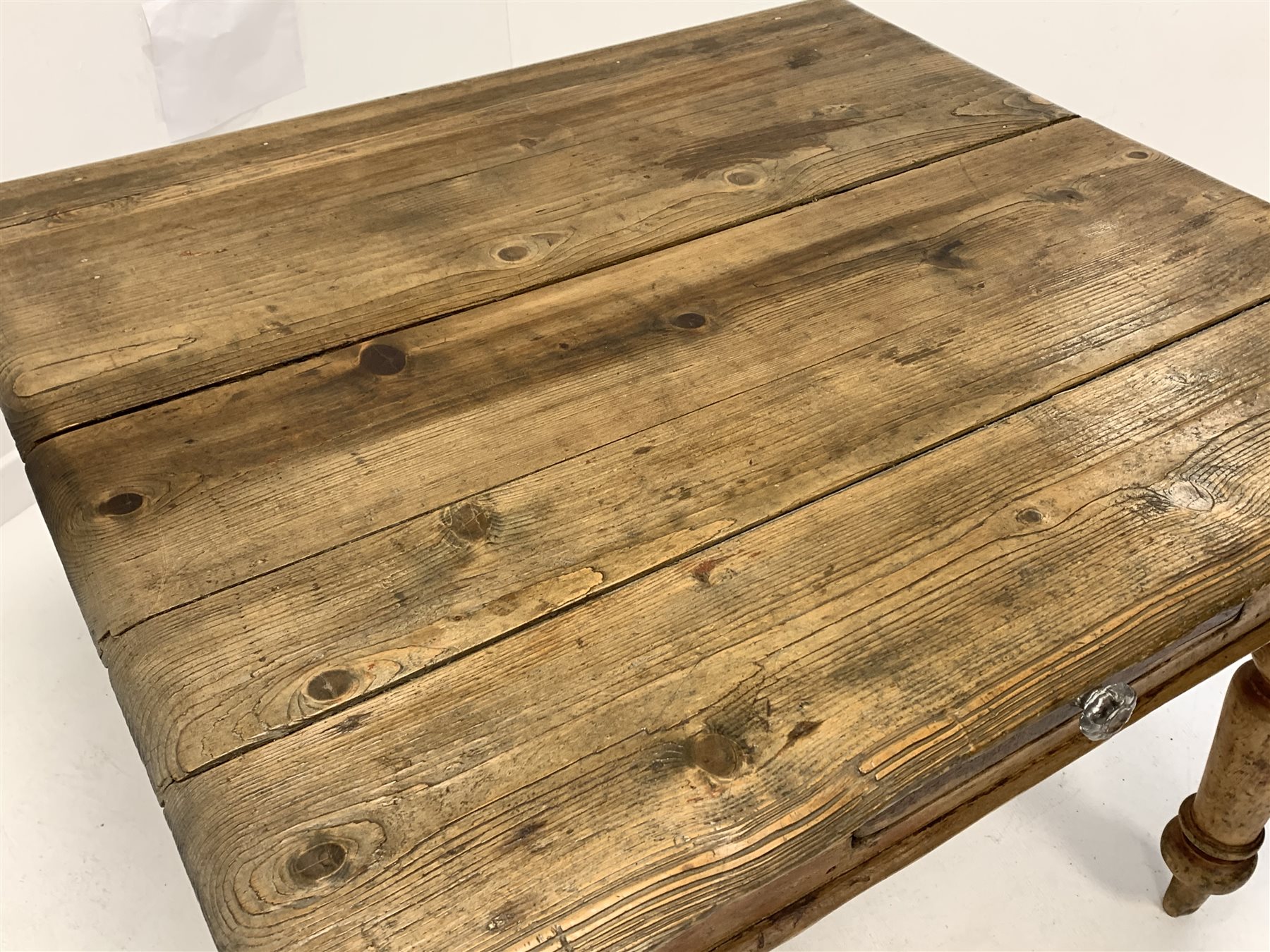 Victorian pine kitchen dining table, fitted with one drawer, raised on turned supports - Image 3 of 5