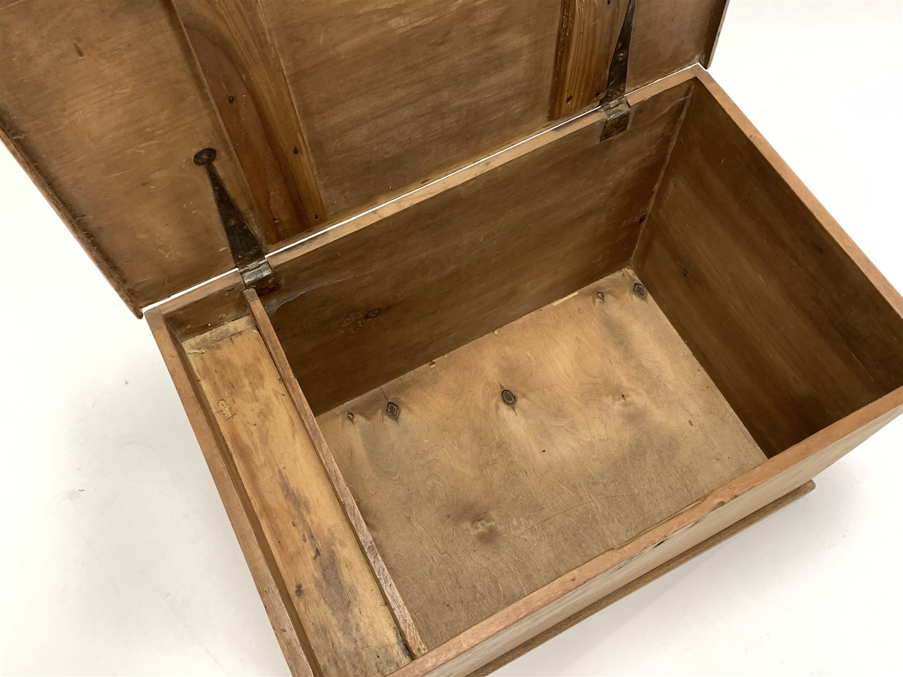 Early 20th century pine blanket box, with candle tray to the interior and carry handle to each end - Image 3 of 3